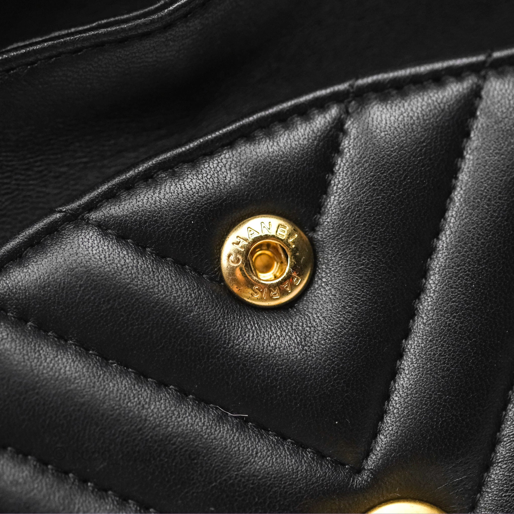 Chanel Classic M/L Medium Flap Chevron Black Lambskin Gold Hardware Bag - Luxury Designer Handbag for Women, Perfect for Evening Events & Special Occasions