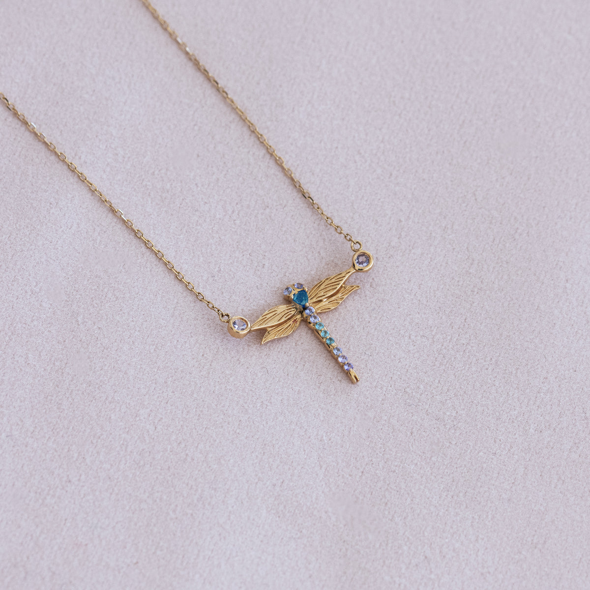 Exquisite Dragonfly Pendant Necklace for Women - Elegant Jewelry Gift for Her - Perfect for Birthdays, Anniversaries & Special Occasions