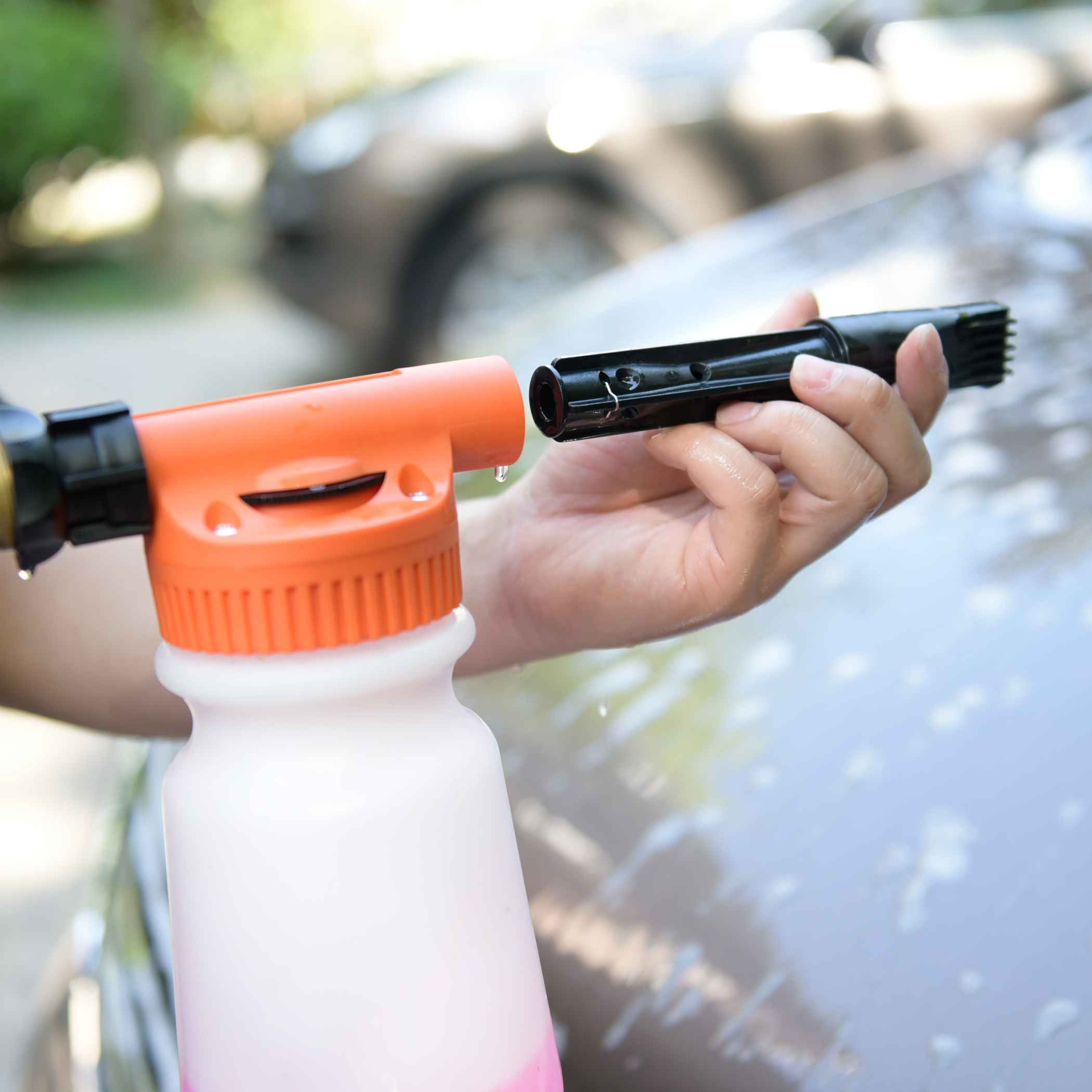 Multi-Purpose Foam Gun with 900ml Bottle - Perfect for Car Washing, Home Cleaning & Gardening