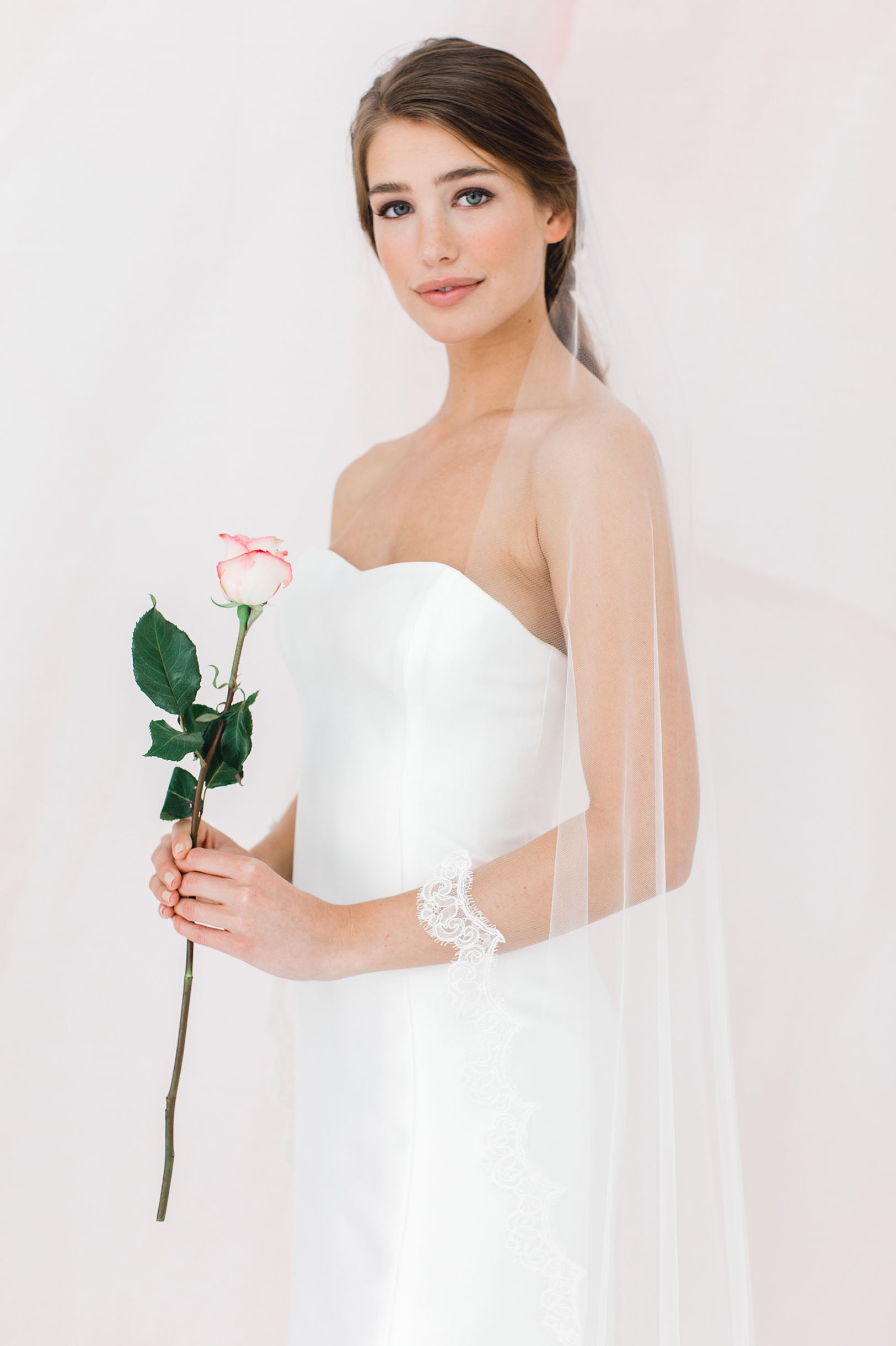 Amelie Illusion French Lace Scallop Edge Single Layer Wedding Veil - Perfect for Bridal Ceremonies, Photos & Romantic Occasions