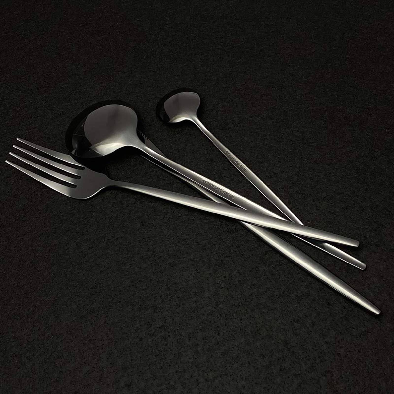 30-Piece Silverware Set for 6 - Stainless Steel Flatware Set with Spoons, Knives, Forks - Elegant Green Tableware for Family Dinners, Parties & Daily Use - Durable Cutlery Perfect for Entertaining, Holidays & Restaurant-Style Dining