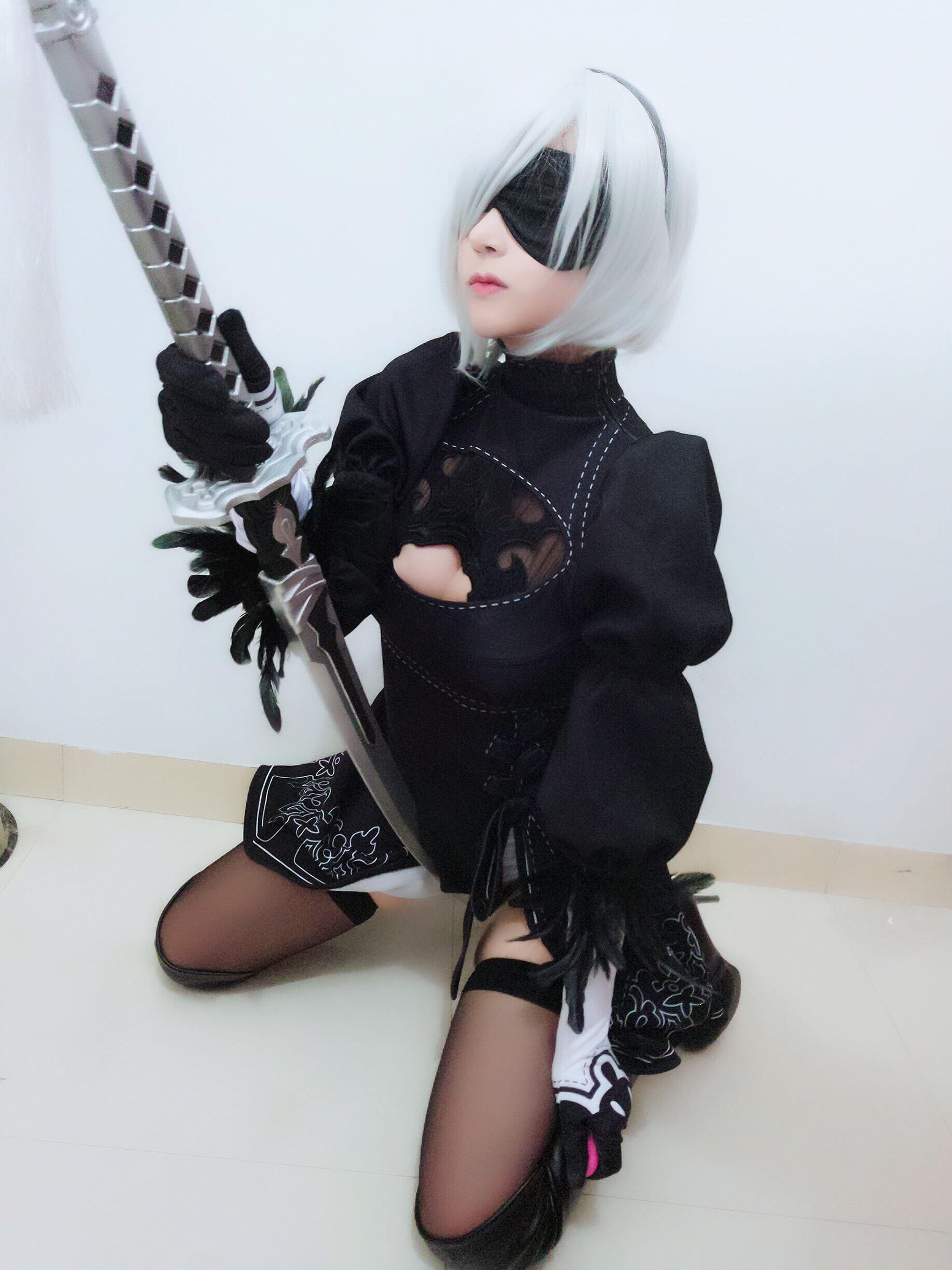 ZNZXYCOS Adult Anime No.2 Type B Cosplay Costume - Black Tight Dress & White Wig Set for Women | Halloween, Cosplay Events & Anime Conventions