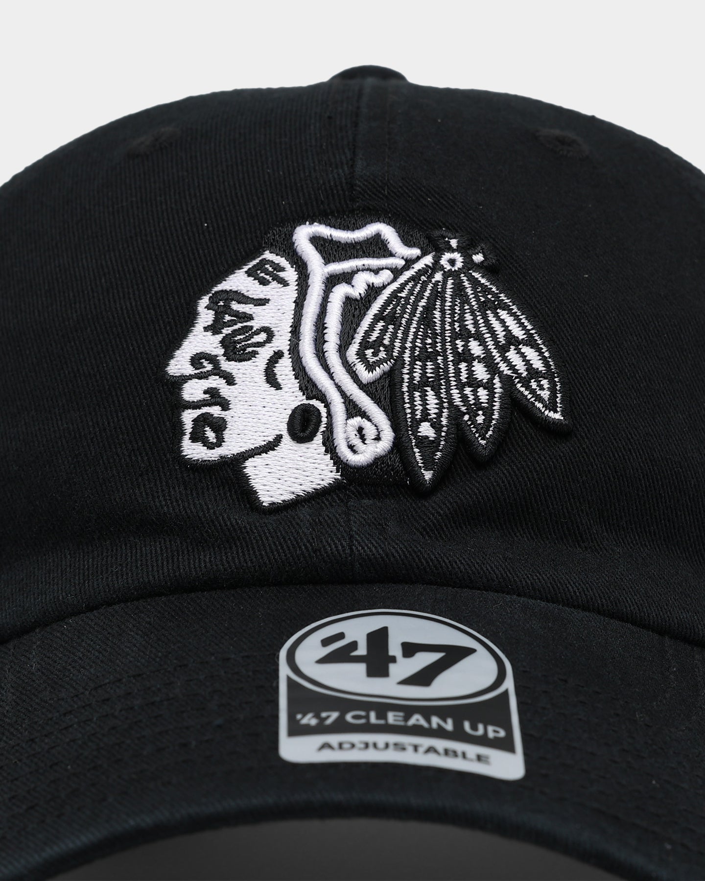 47 Brand Chicago Blackhawks Strapback Hat - Adjustable Black & White Snapback Cap for Men & Women - Perfect for Game Day, Sports Events & Casual Wear