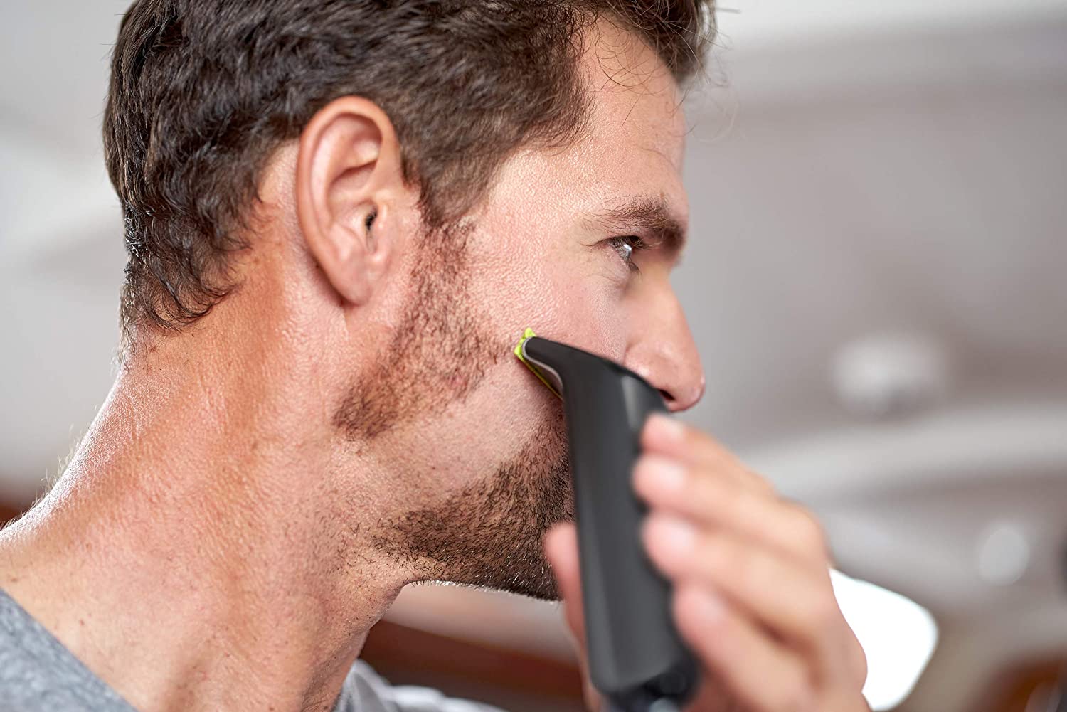 PHILIPS OneBlade Pro Hybrid Electric Trimmer & Shaver QP6510/20 - Face, Body & Head Grooming for Men - Wet/Dry Use for Shaving, Trimming & Edging