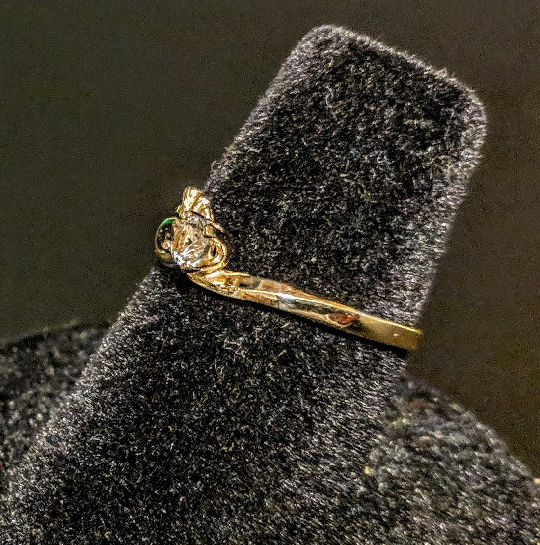 Solid Yellow or White Gold Natural Sapphire Promise Ring With Leaf & White Sapphire Accents | 14K Fine Jewelry | Petite Engagement Ring for Women | Perfect for Proposals, Anniversaries & Romantic Gifts