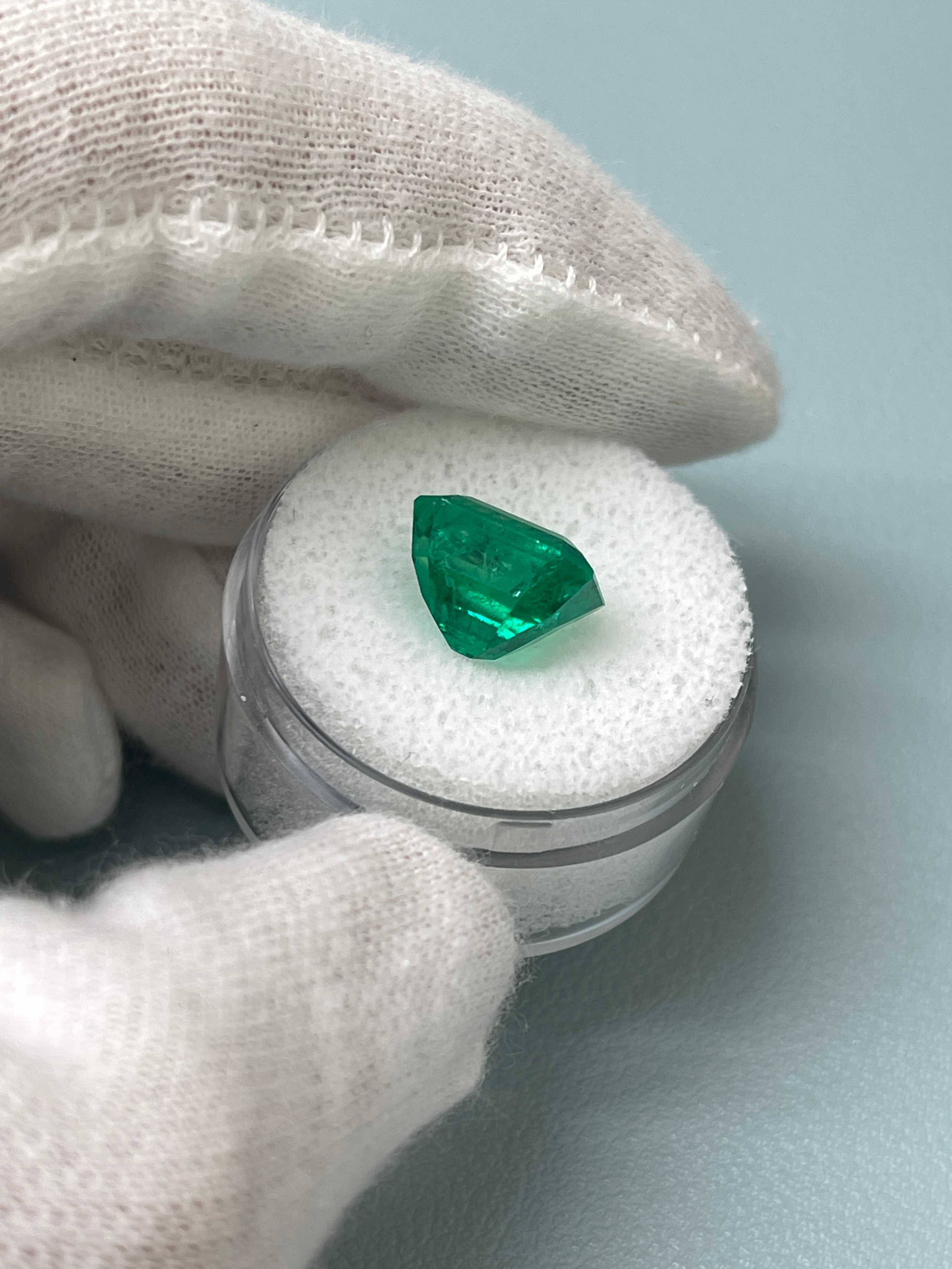 5.02 Carat 11x9mm AAA+ Natural Colombian Emerald Loose Gemstone - Classic Green Emerald Cut for Jewelry Making, Engagement Rings & Luxury Gifts