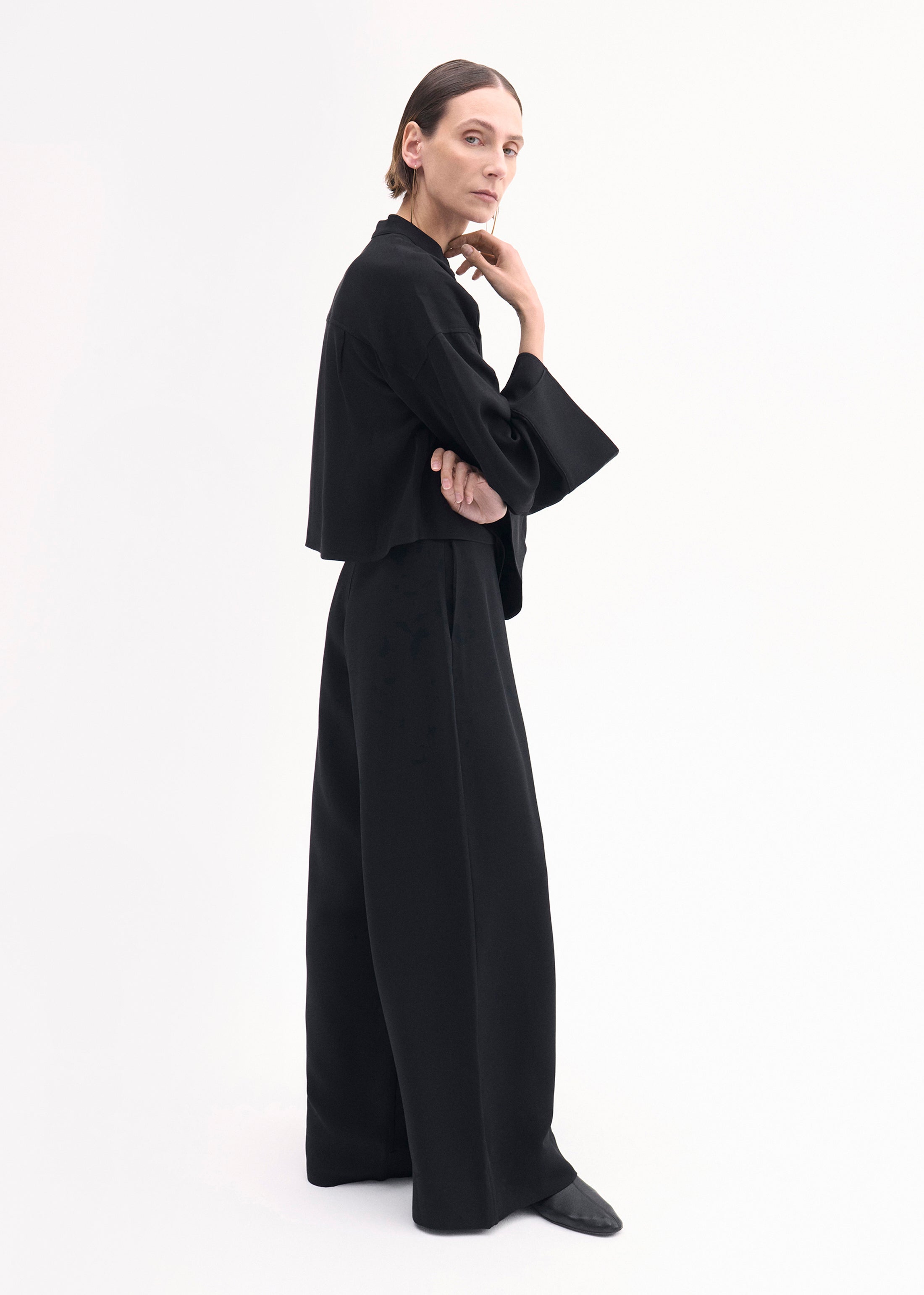 Stylish Black Wide Leg Crepe Pants for Women - Comfortable & Flowy Office Wear & Casual Outfits