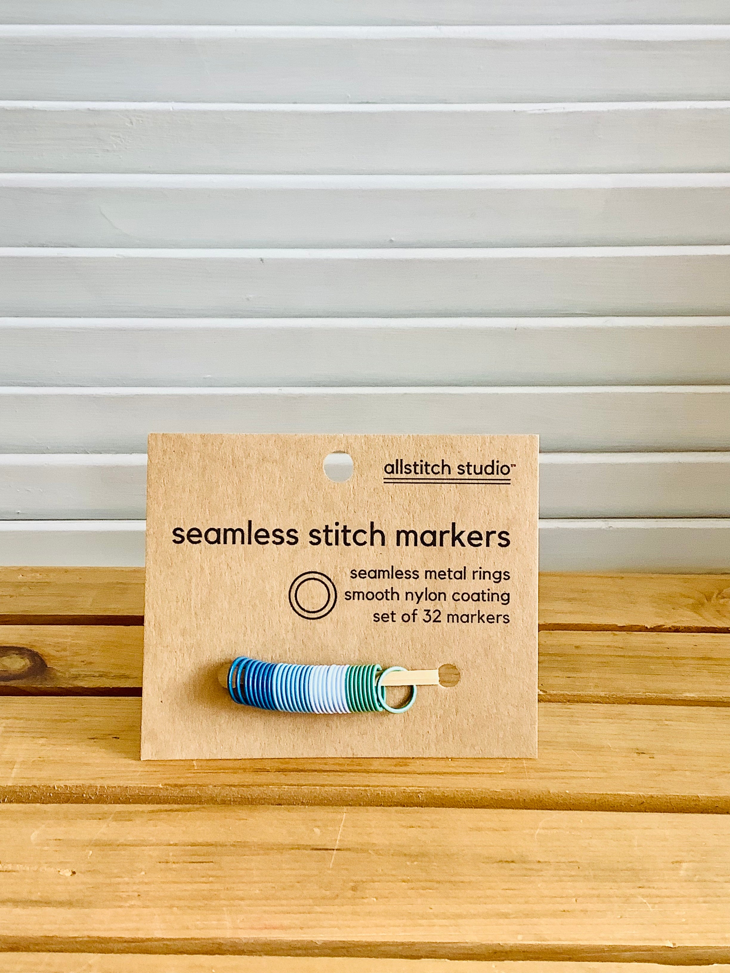 Seamless Ring Stitch Markers for Knitting & Crochet - Colorful Plastic Stitch Holders for Yarn Crafts - Perfect for Sweaters, Scarves & DIY Projects