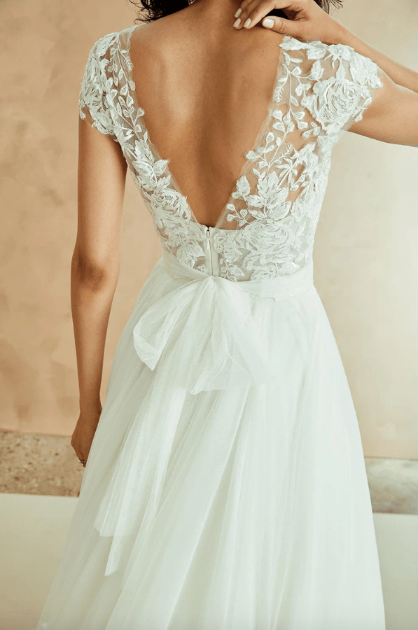 Amsale Danielle Wedding Dress Size 4 - Elegant Bridal Gown for Church Ceremony & Reception