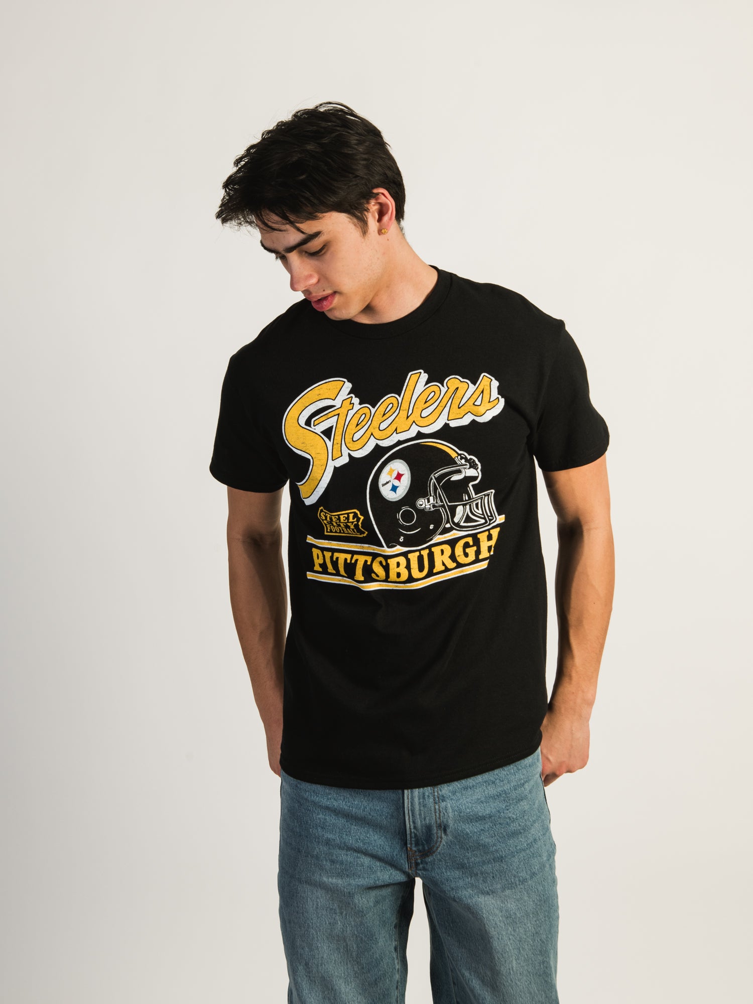 47 Pittsburgh Steelers Fly By T-Shirt - Officially Licensed NFL Football Jersey for Men - Perfect for Game Day, Tailgating & Fan Gear