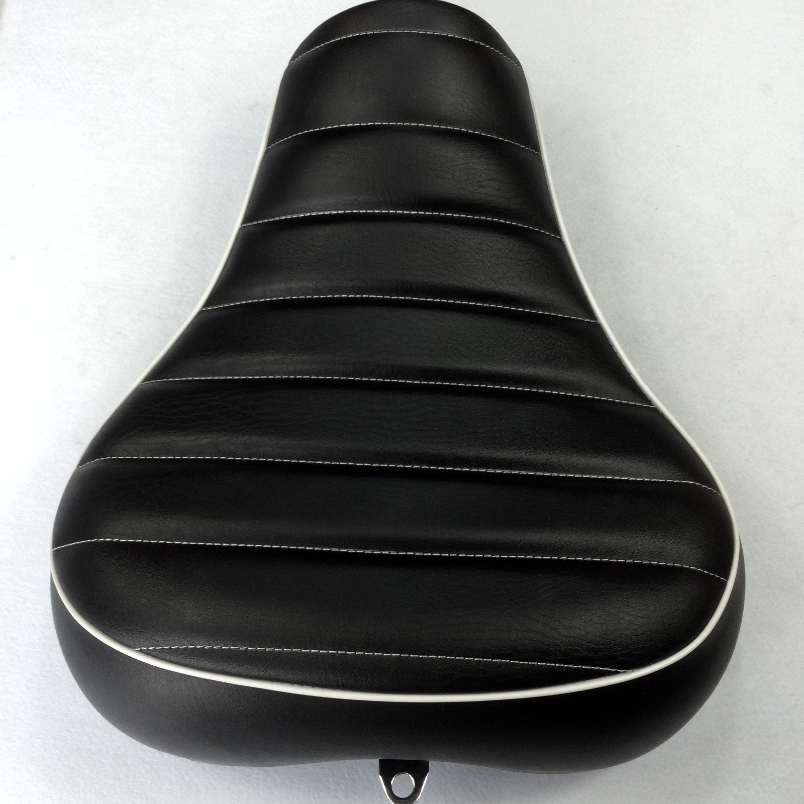 Custom Black Leather Solo Driver Seat with Cross Stripe Design - Compatible with 2005-2013 Harley-Davidson XL 1200S Sportster - Perfect for Cruising & Long Rides [B01BI81XK8]