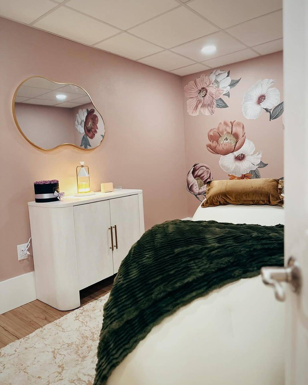 BeNoravo S-Shaped Massage Beauty Bed with Adjustable Stool - Perfect for Spa, Salon, and Home Relaxation Therapy