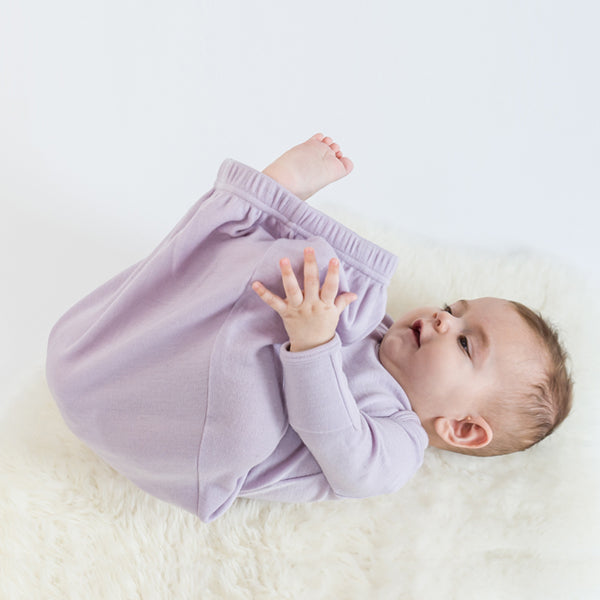 Soft Merino Wool Baby Gown for 0-6 Months - Cozy & Breathable Newborn Sleepwear in Lilac - Perfect for Nursery, Swaddling & Cuddle Time