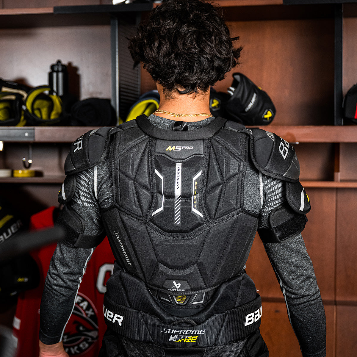 Bauer Supreme M5 Pro Senior Hockey Shoulder Pads - Protective Gear for Ice Hockey Players - Perfect for Competitive Play & Training