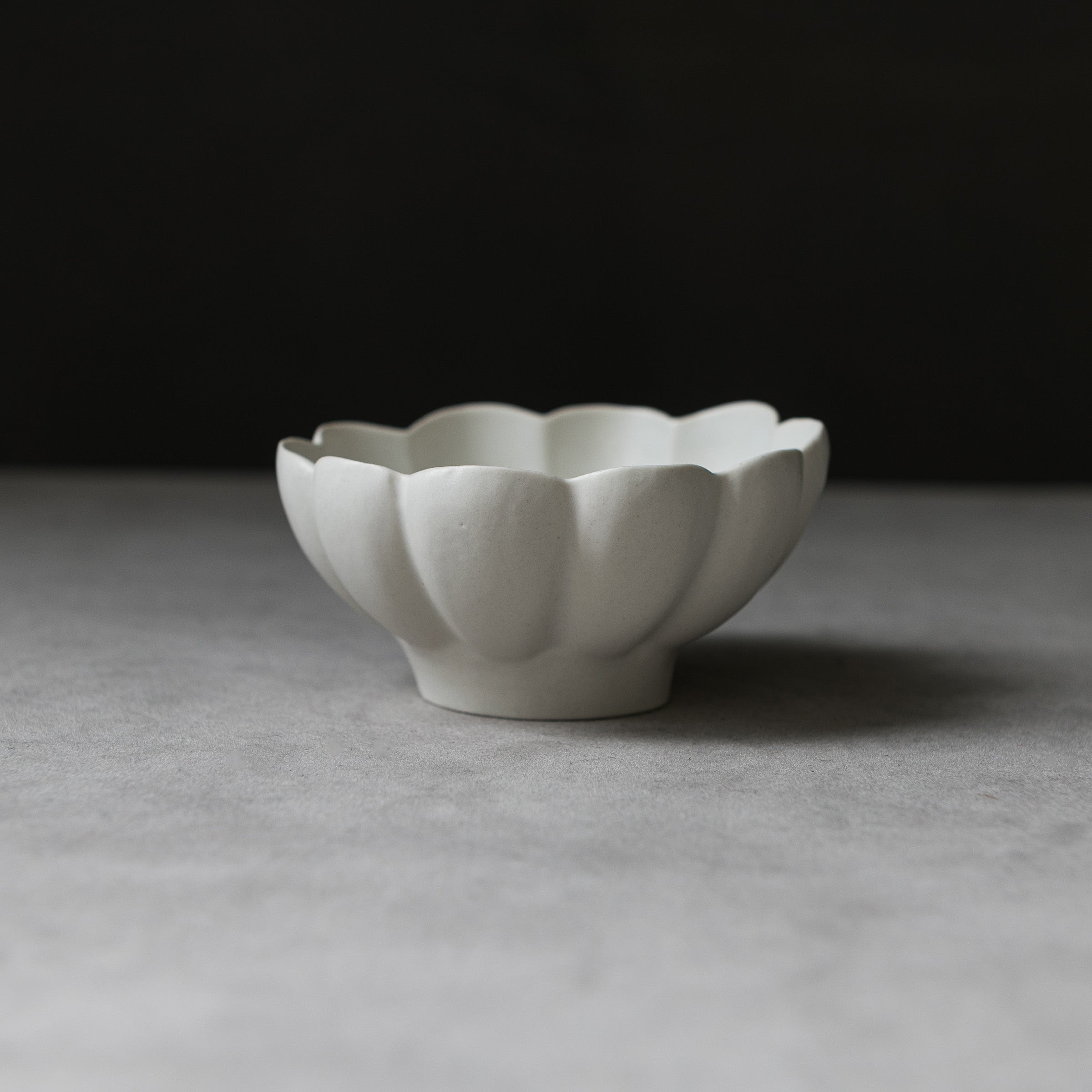 Handmade USUKIYAKI Rinka Bowl - Authentic Japanese Ceramic Dish in 2 Sizes - Perfect for Sushi, Ramen & Asian Cuisine Presentation