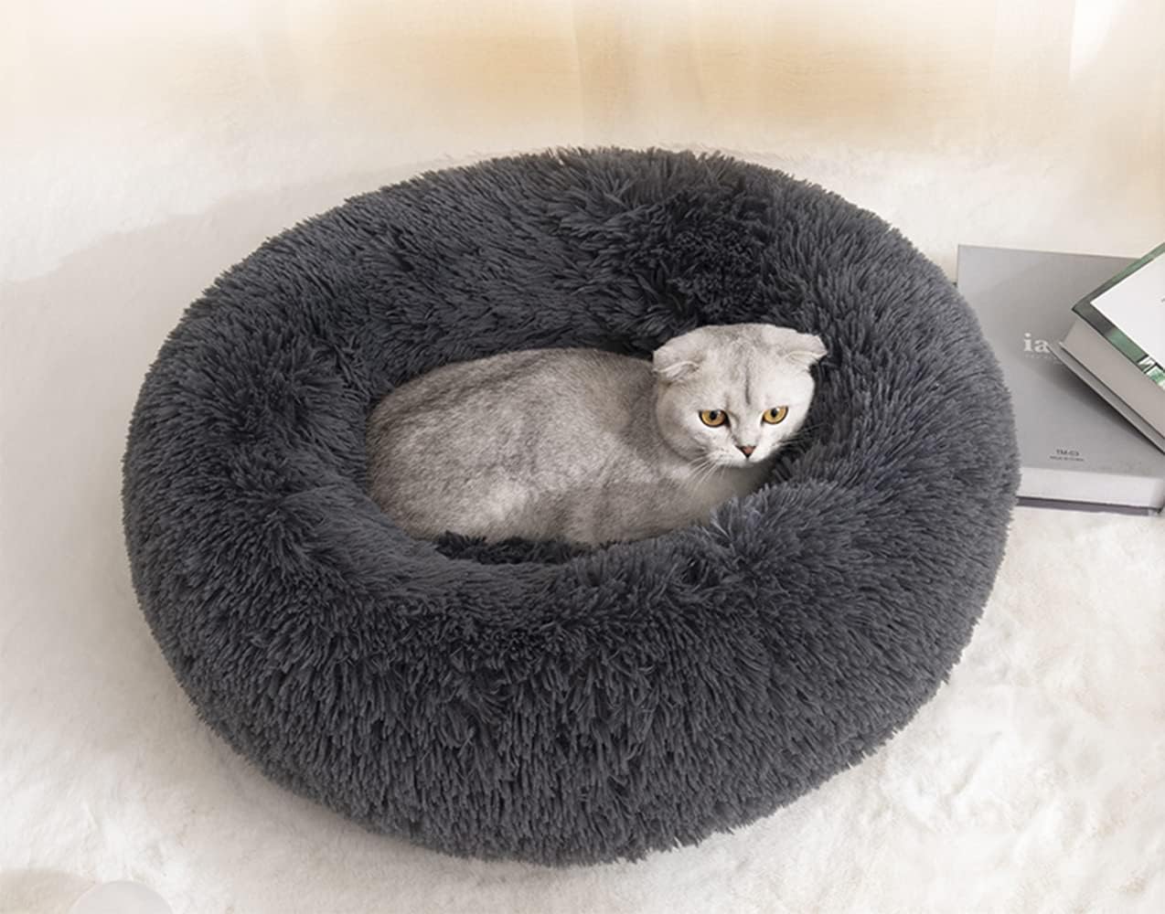 Cozy Plush Round Cat Bed for Small Dogs & Kittens - Soft Warm Pet Donut Bed with Anti-Slip Bottom (36x36x12cm) - Perfect for Indoor Lounging, Napping & Cuddling
