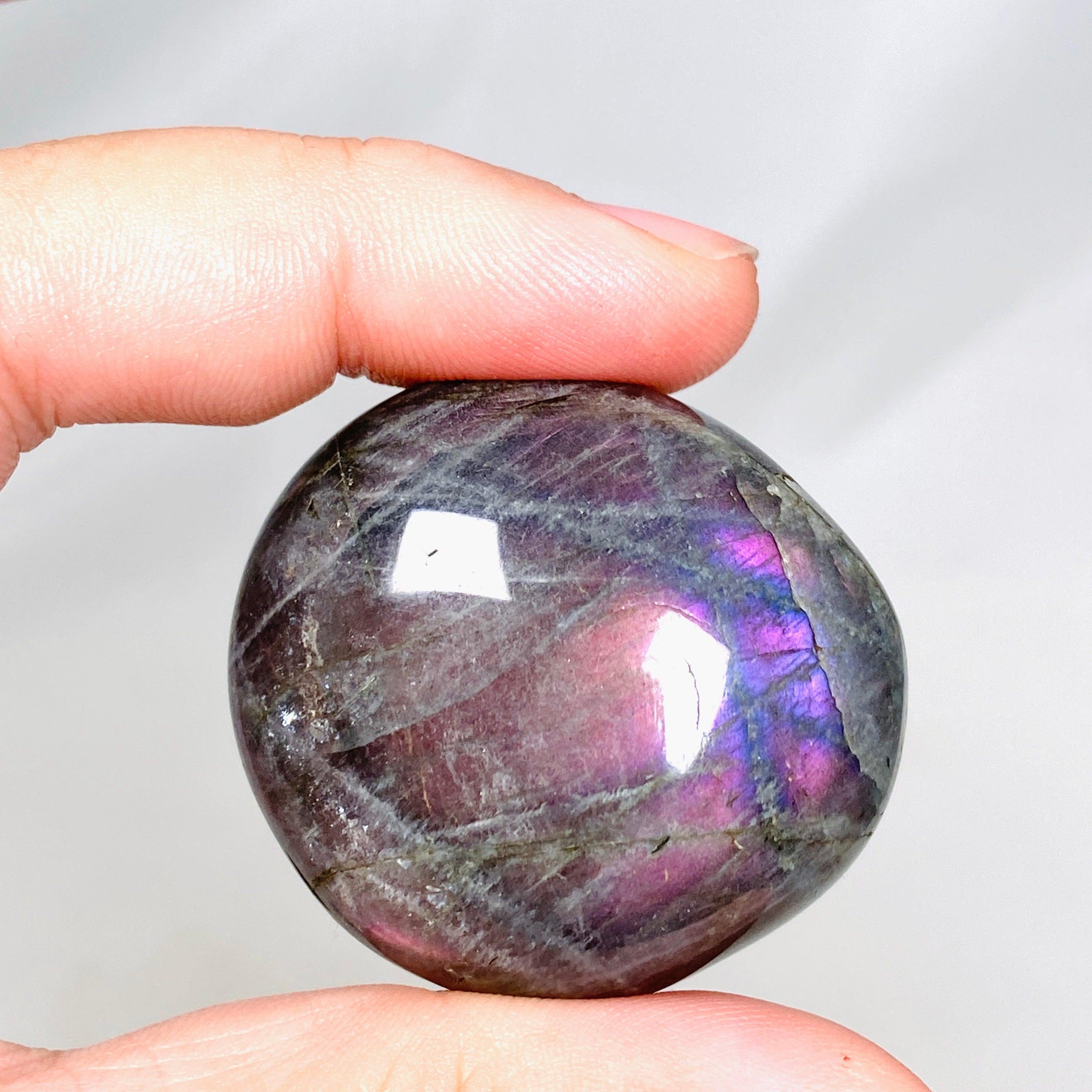 Natural Purple Labradorite Palm Stone - High Grade Healing Crystal for Meditation, Stress Relief & Energy Balancing - Perfect for Reiki, Yoga & Spiritual Practices