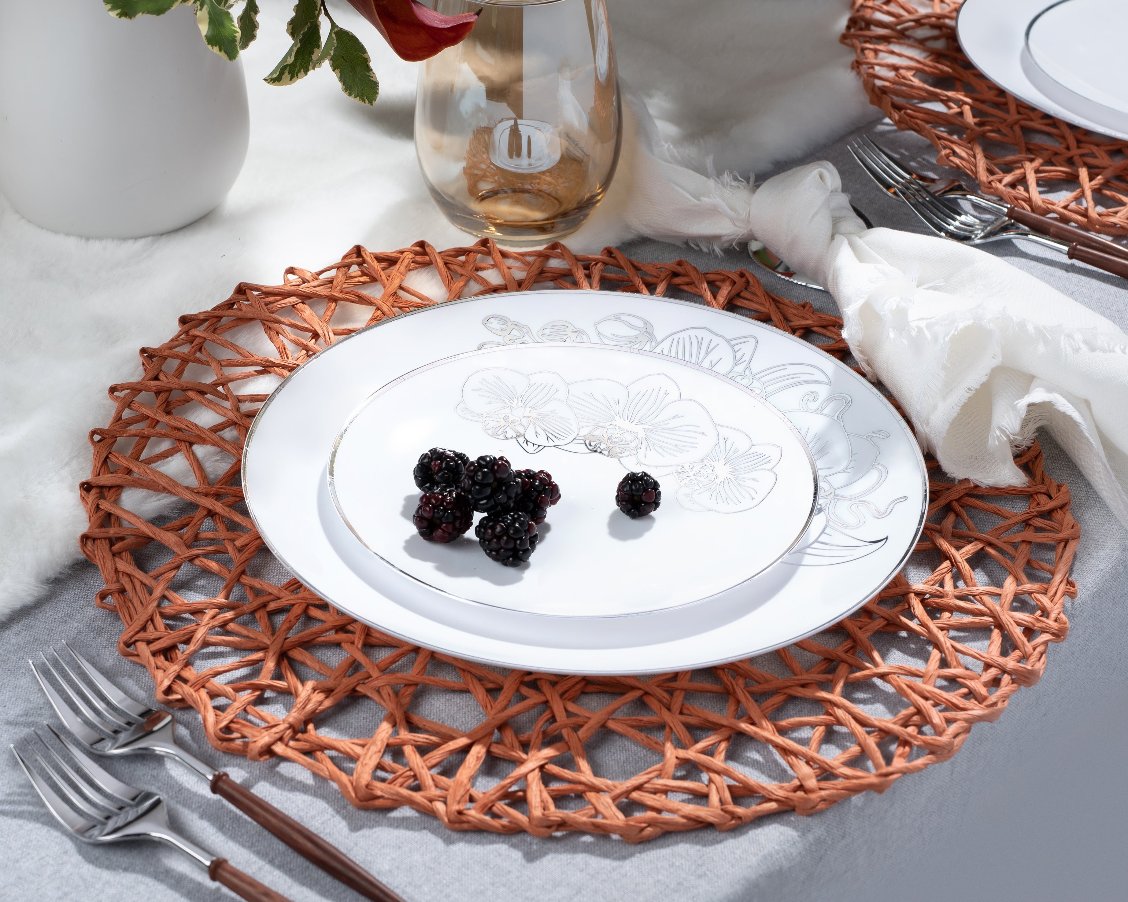 32-Piece White & Silver Round Plastic Dinnerware Set - 16 Place Settings - Shatterproof & Elegant for Parties, Picnics, and Outdoor Dining