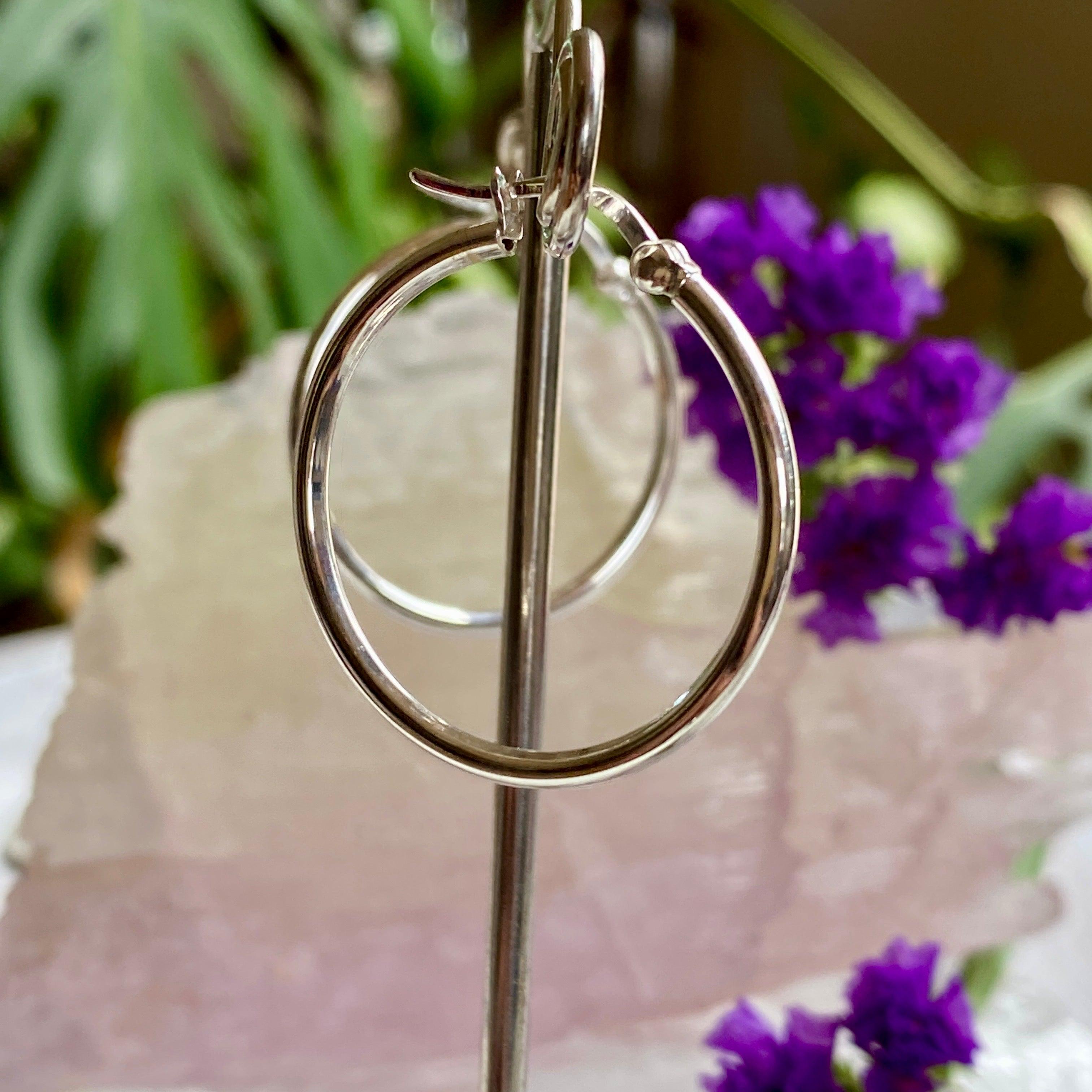 30mm Plain Hoop Earrings for Women - Classic Gold & Silver Small Hoop Earrings - Perfect for Everyday Wear, Office & Casual Outfits