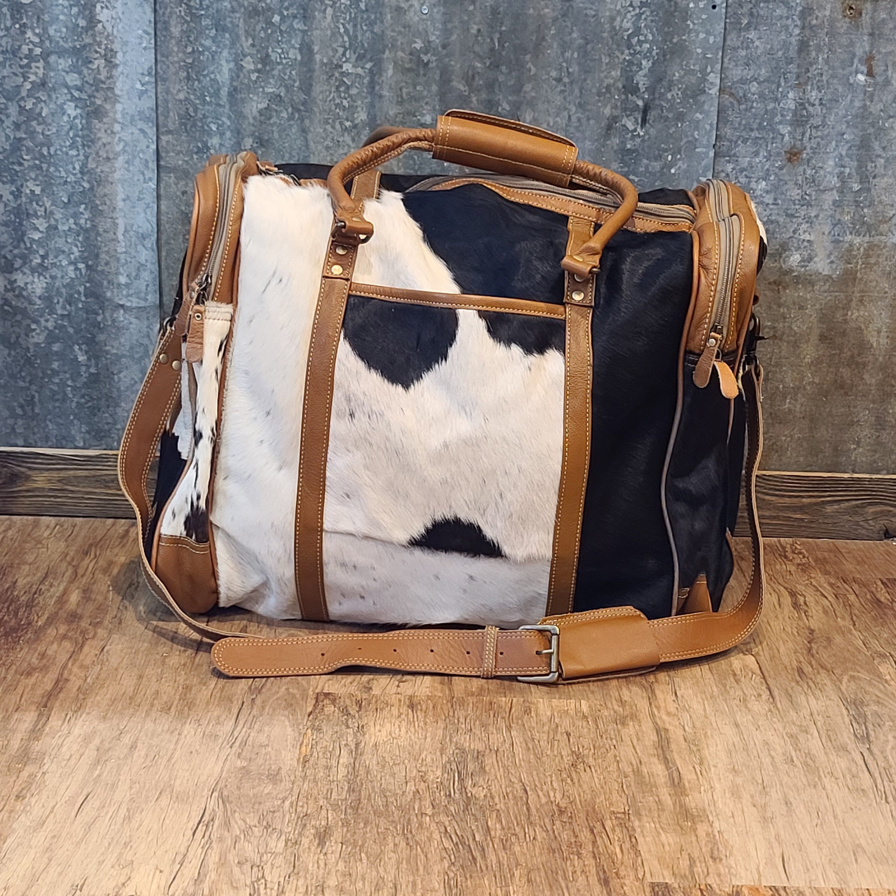 Stylish Brown & White Travel Bag - Durable Carry-On Luggage for Women & Men - Perfect for Airplane, Vacation & Weekend Getaways