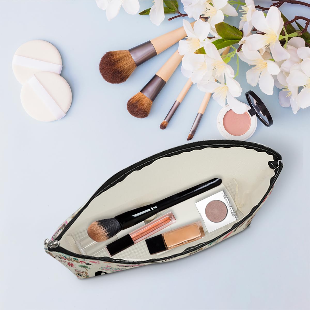 Las Vegas Themed Makeup Bag - Travel Cosmetic Organizer for Women, Girls Trip & Weekend Gifts, Birthday Souvenir for Daughter, Best Friend, Traveler - Perfect for Vegas Vacation, Bachelorette Party & Christmas Presents
