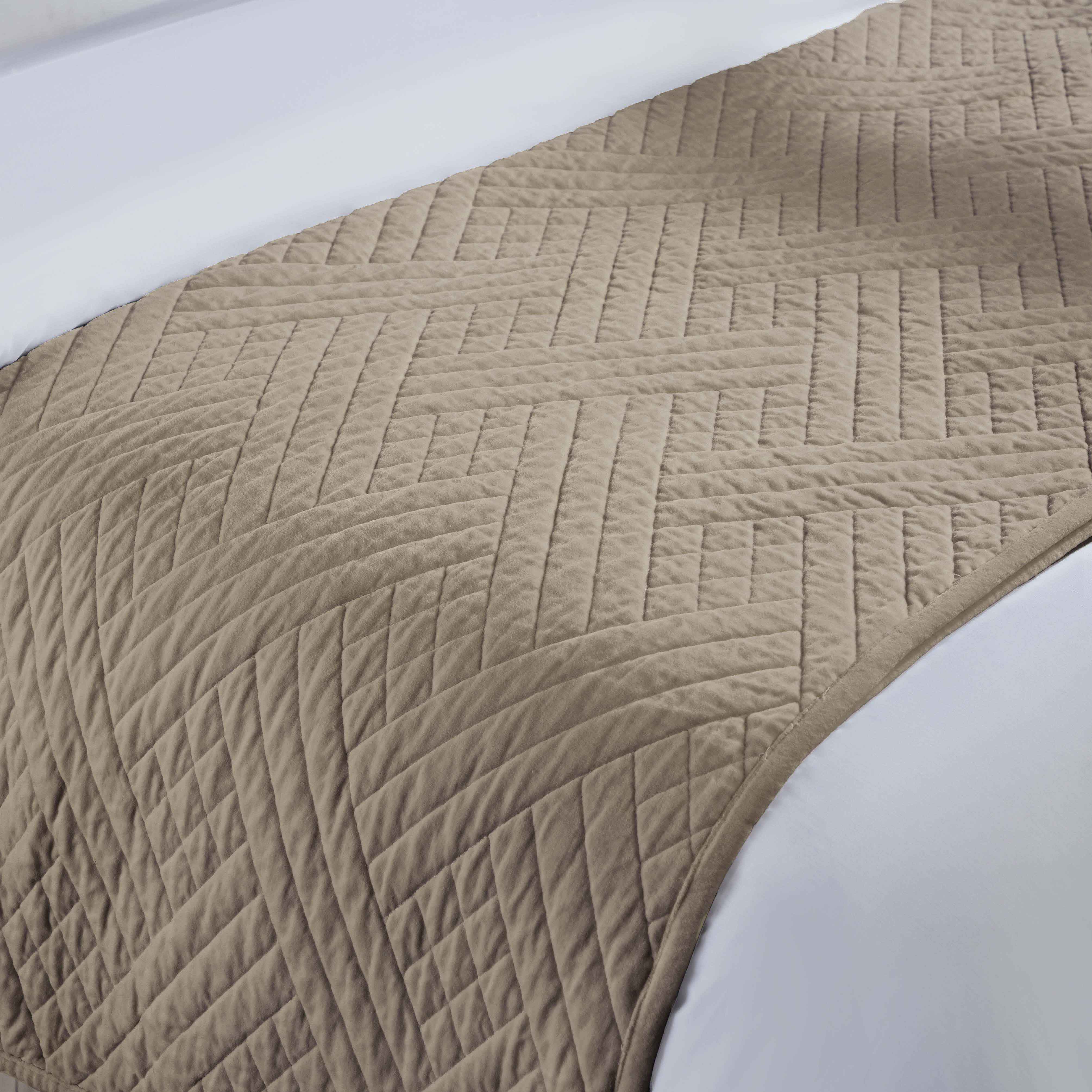 Karina Cotton Velvet Lightweight Geometric Quilt and Pillow Sham Set - Soft Bedding for Modern Bedroom Decor