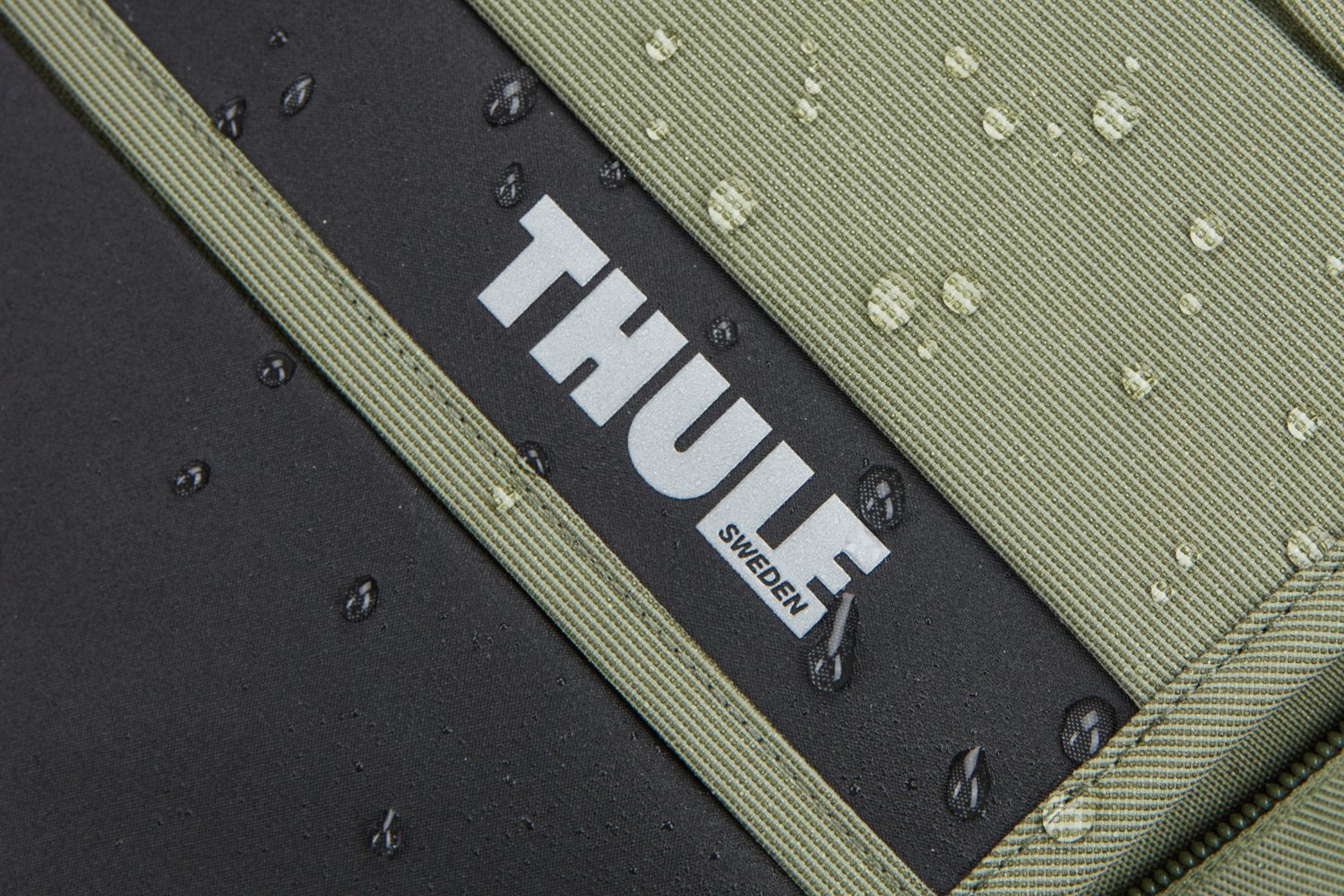 Thule Paramount Commuter Backpack 18L - Waterproof Laptop Backpack for Work & Travel - Durable Daypack with USB Charging Port - Perfect for Commuting, Business Trips & Outdoor Adventures (Olivine Green)