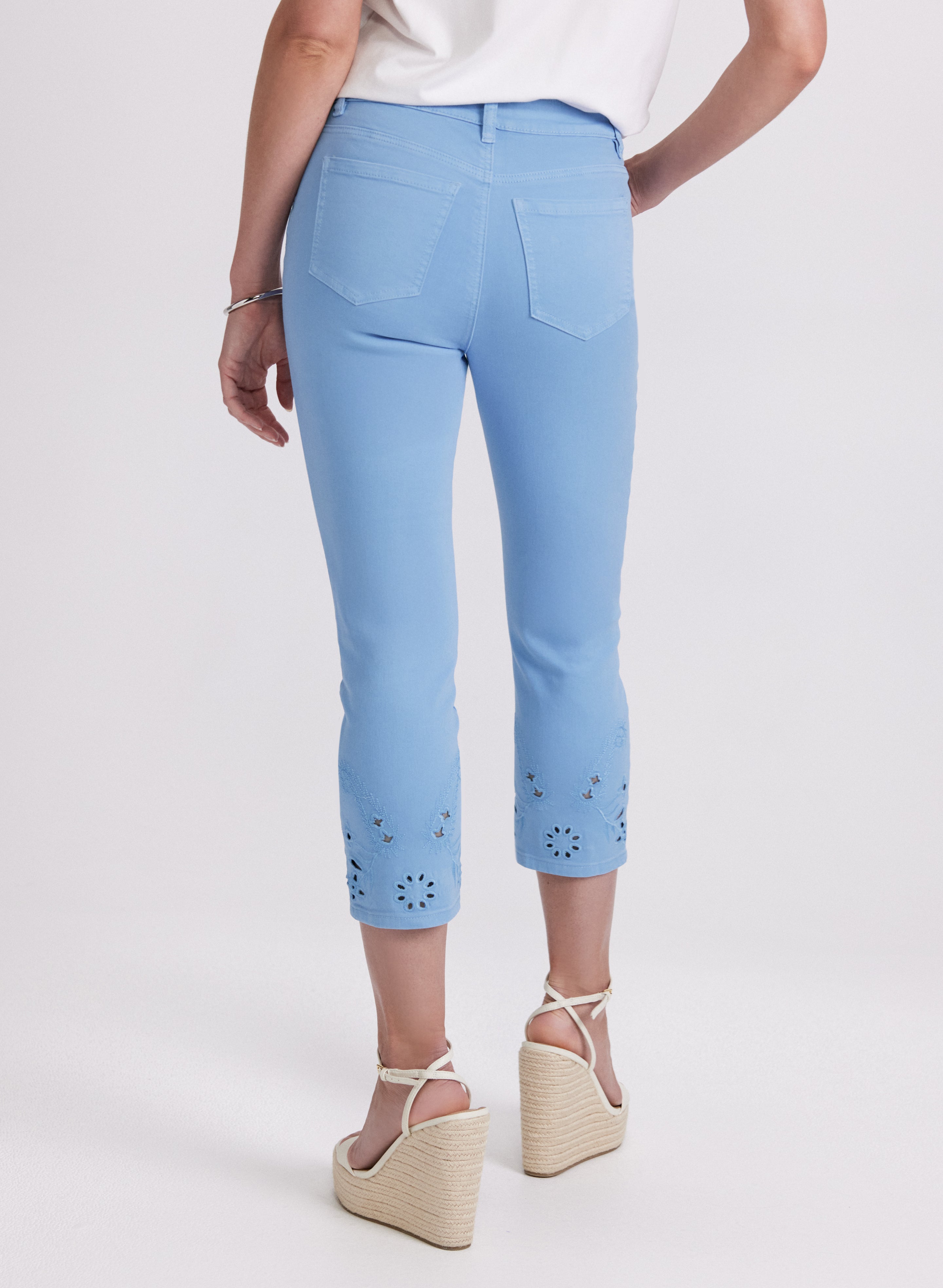 Stylish Denim Embroidered Hem Capris for Women - Trendy Summer Casual Pants with Floral Design - Perfect for Beach Outings, Shopping & Date Nights