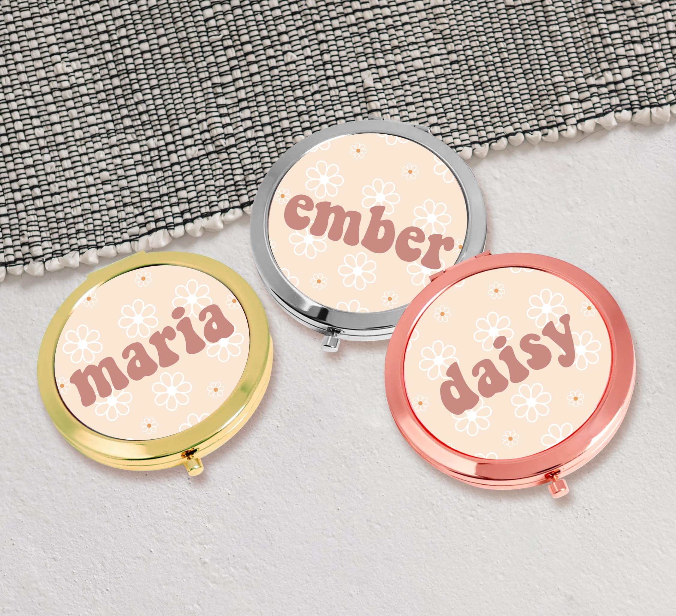 Personalized Compact Mirror with Daisy Design - Travel, Bridal, Bridesmaid Gift Idea - Silver Makeup Mirror for Women - Perfect for Weddings, Parties & Everyday Use