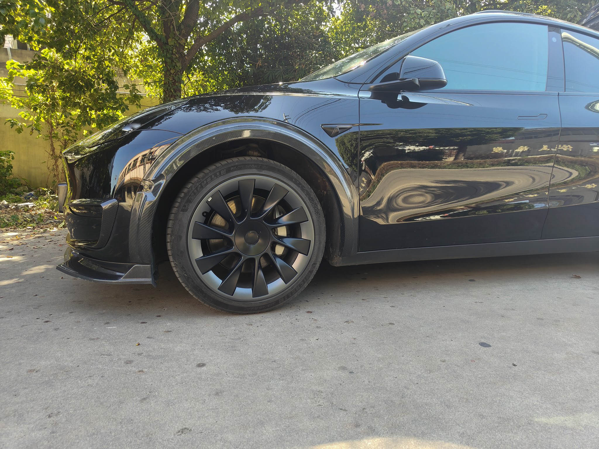 Tesla Model Y 20'' Induction Wheels Rim Protector - Durable Alloy Wheel Guards for Enhanced Protection & Style | Perfect for Daily Commuting & Road Trips