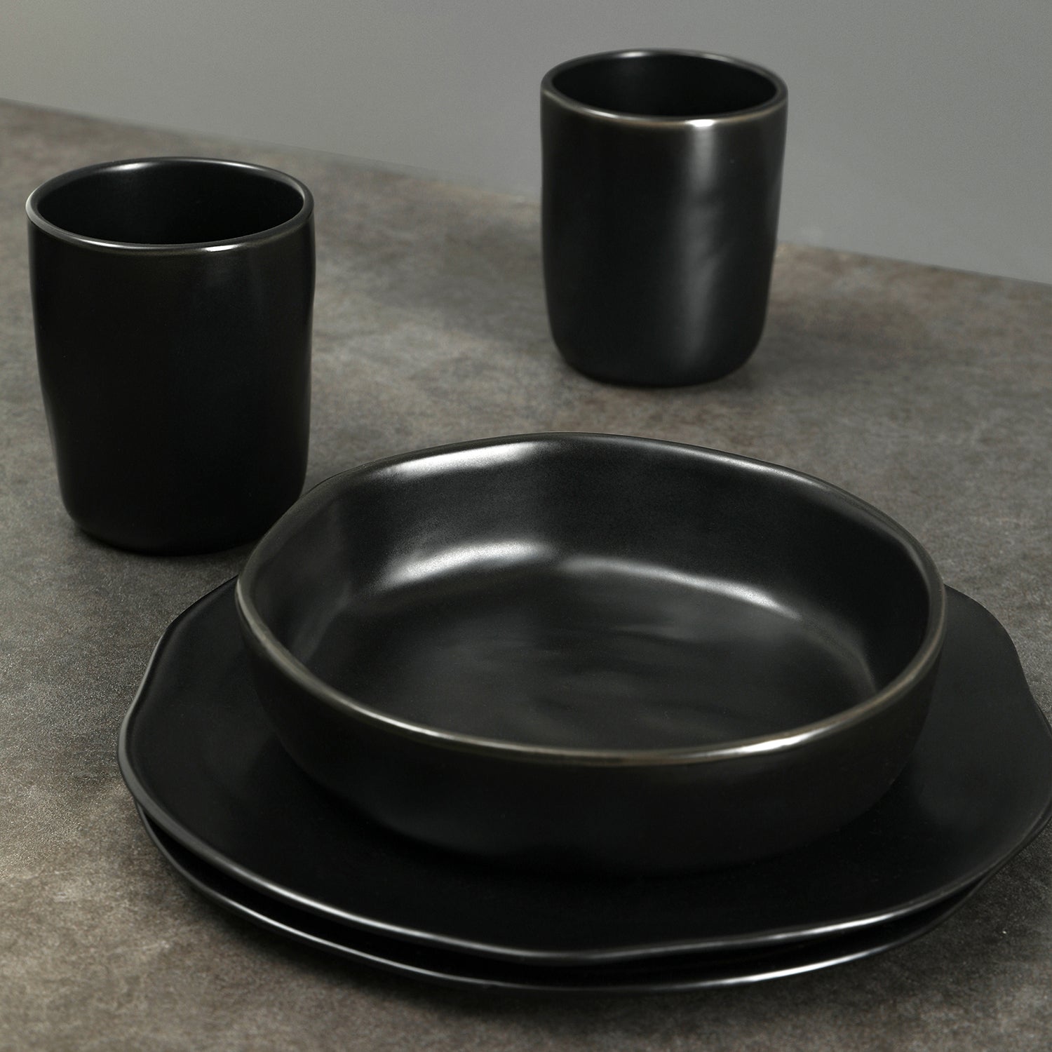 Premium Hekonda Stoneware Dinnerware Set - 16-Piece Black Ceramic Plates & Bowls for Everyday Dining & Entertaining