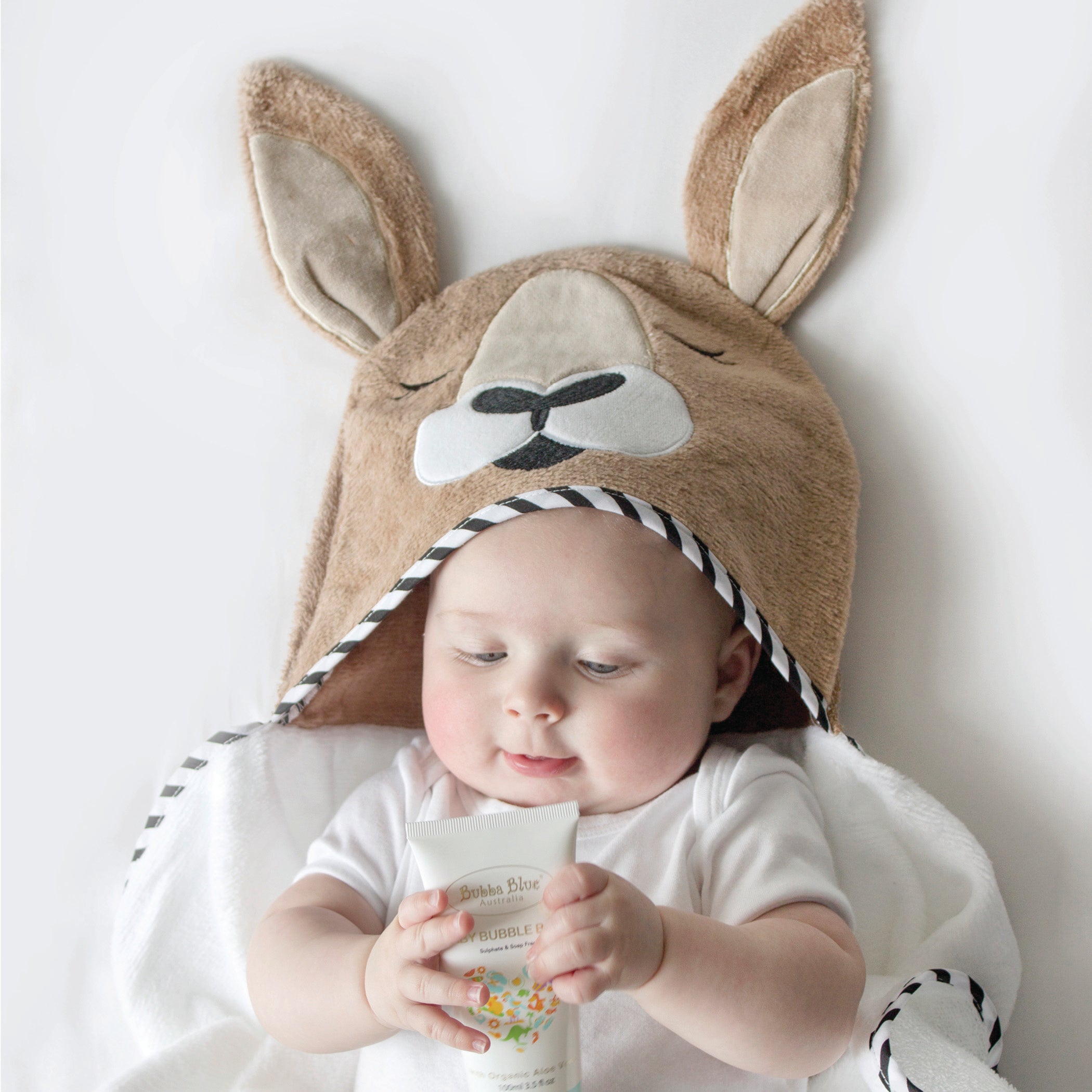 Soft Kangaroo Hooded Bath Towel for Kids - Cute Australian Animal Themed Bathrobe for Boys & Girls - Perfect for Bath Time, Swimming, and Beach Fun