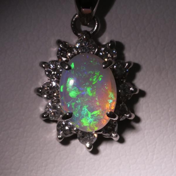 Exquisite Opal & Diamond Necklace in PT900/PT850 Platinum - 3.4g Total Weight, 40cm Chain - Perfect for Weddings, Anniversaries & Special Occasions