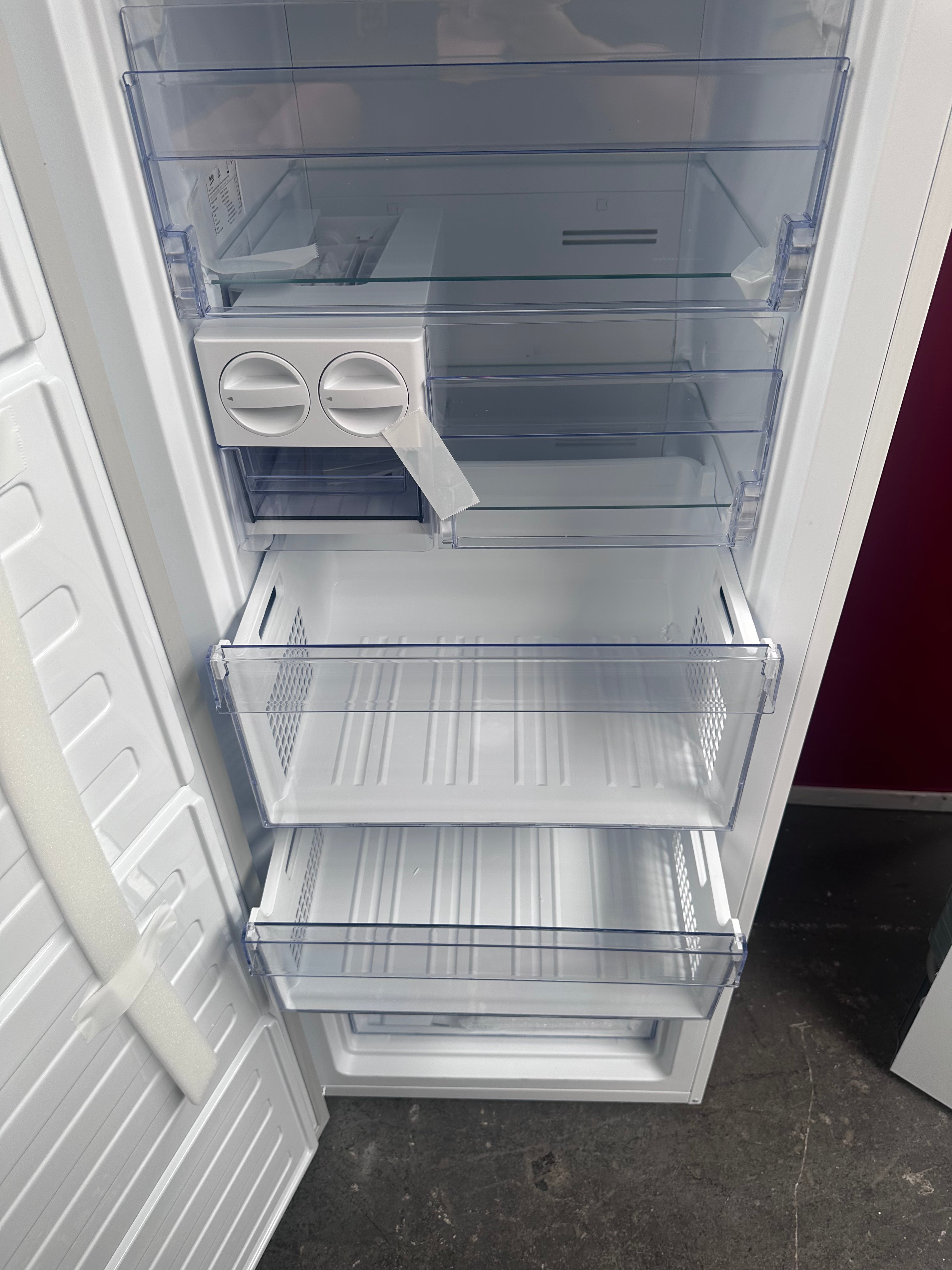 Beko 250L Upright Frost Free Freezer BVF290W - Energy Efficient, Made in Europe, 12 Month Warranty (Carton Damaged) - Perfect for Home, Restaurant & Commercial Kitchen Storage