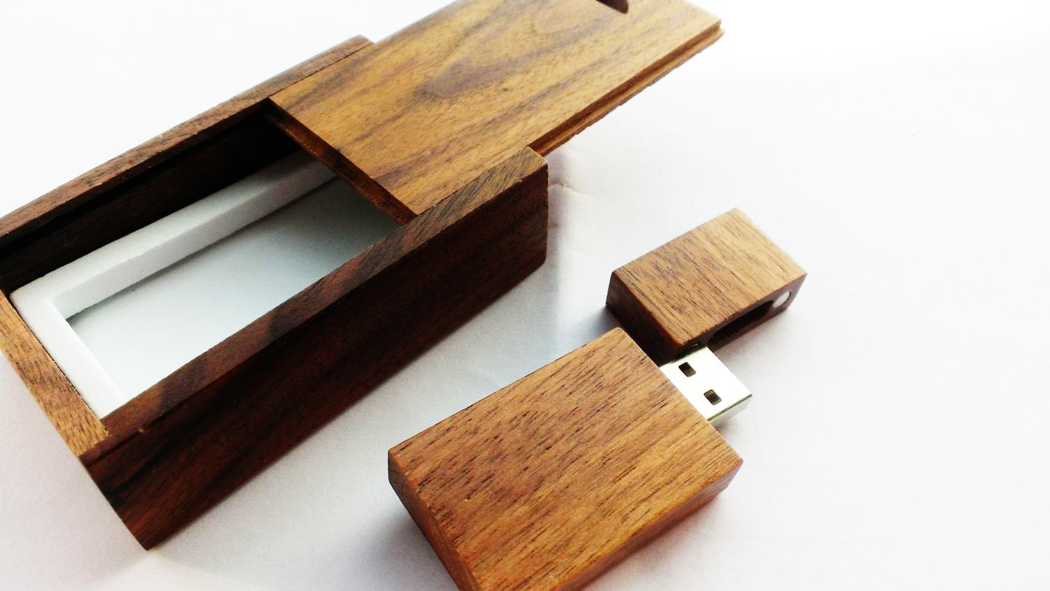 Premium Walnut Wood USB 2.0 Flash Drive 128GB - Elegant Gift Box Included for Business Professionals, Students & Tech Enthusiasts