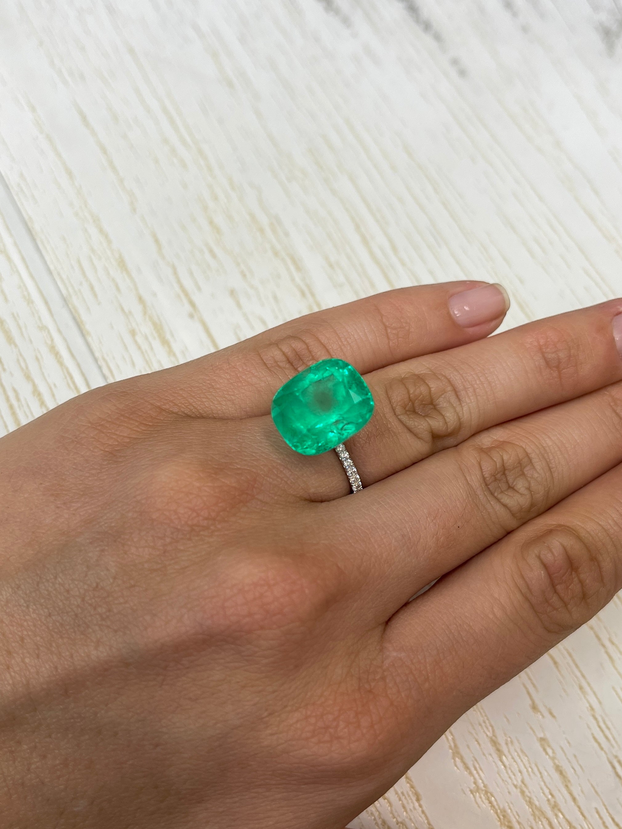 14.88 Carat Natural Cushion Cut Colombian Emerald Gemstone - 16x13mm AAA Quality Loose Green Emerald for Jewelry Making, Engagement Rings & Luxury Gifts