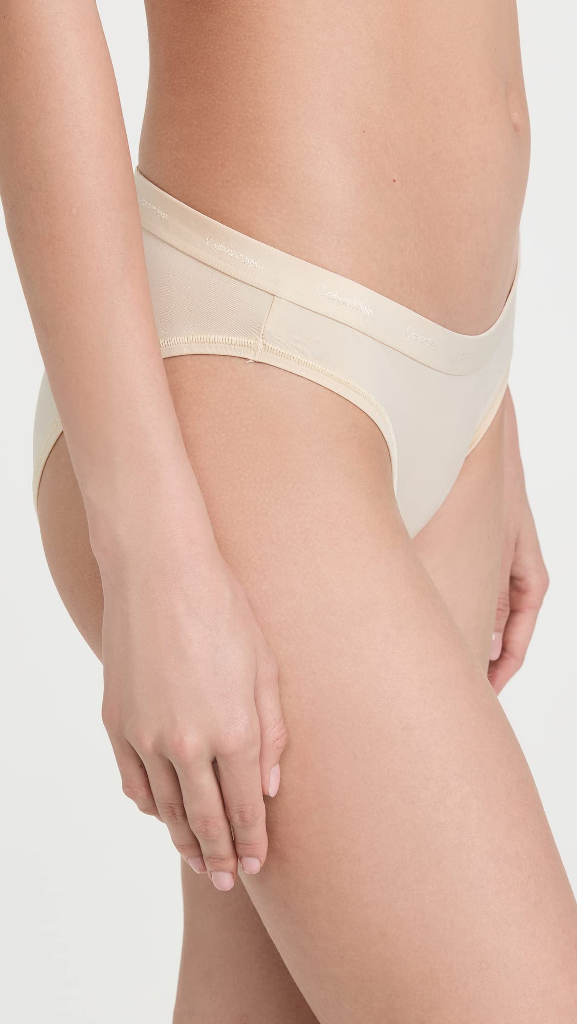 Calvin Klein Women's Form to Body Bikini Panty - Seamless Comfort Underwear for Everyday Wear | Perfect for Workout, Yoga & Lounge