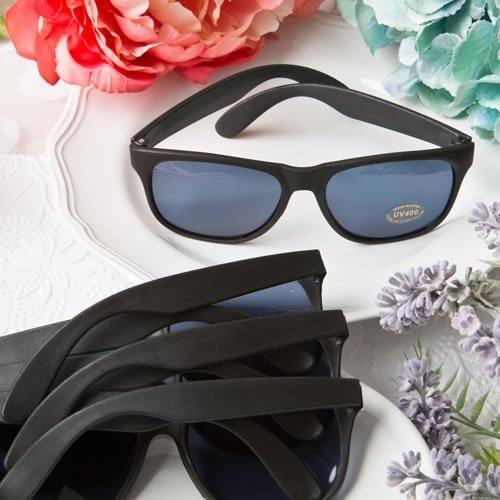 Stylish Black Sunglasses for Men & Women - UV400 Protection Polarized Lenses - Classic Plain Design - Perfect for Driving, Beach & Outdoor Activities