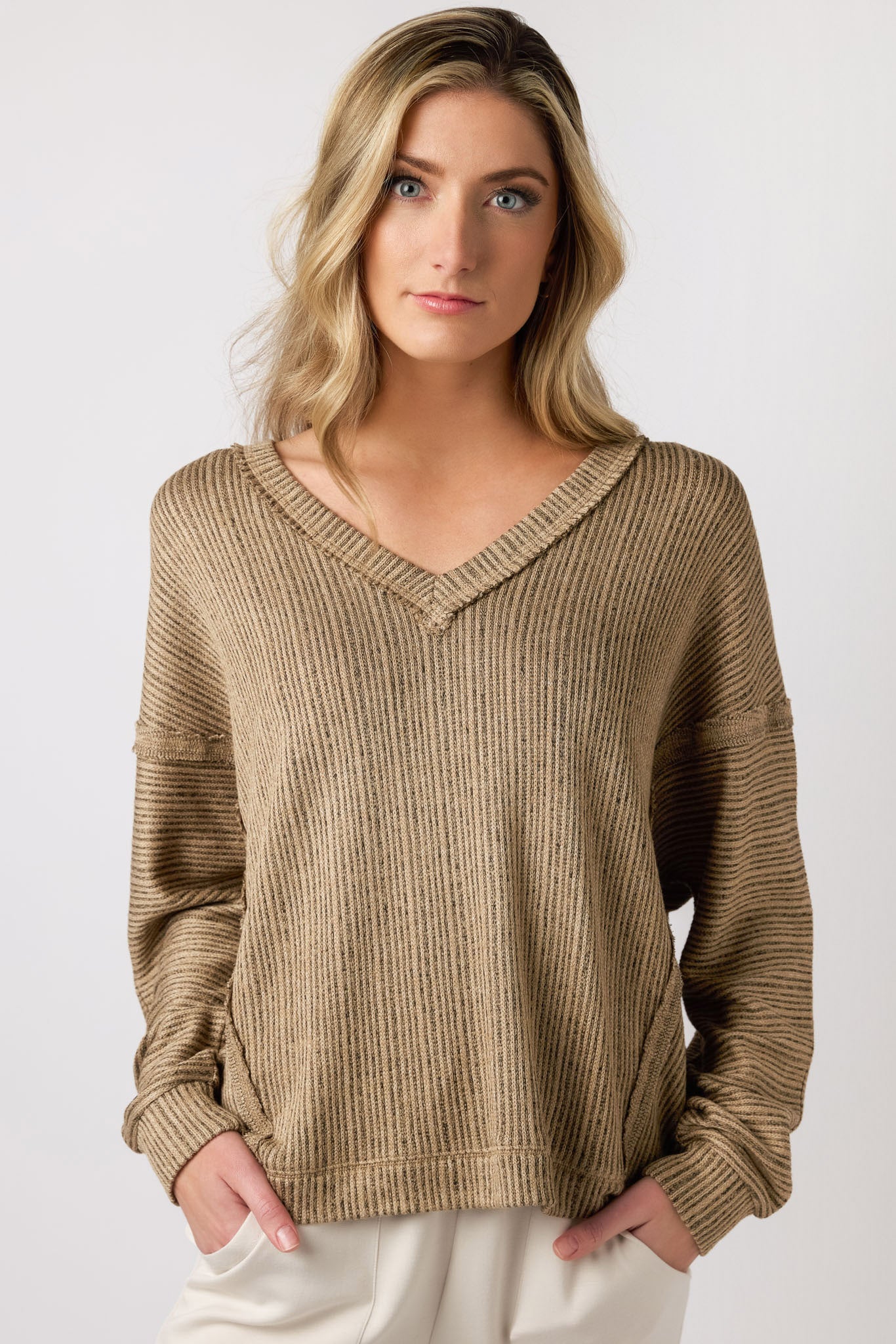 Oversized Ribbed V Neck Sweater for Women - Soft Chunky Knit Pullover Sweater for Fall & Winter - Cozy Casual Wear for Office, Date Night & Travel