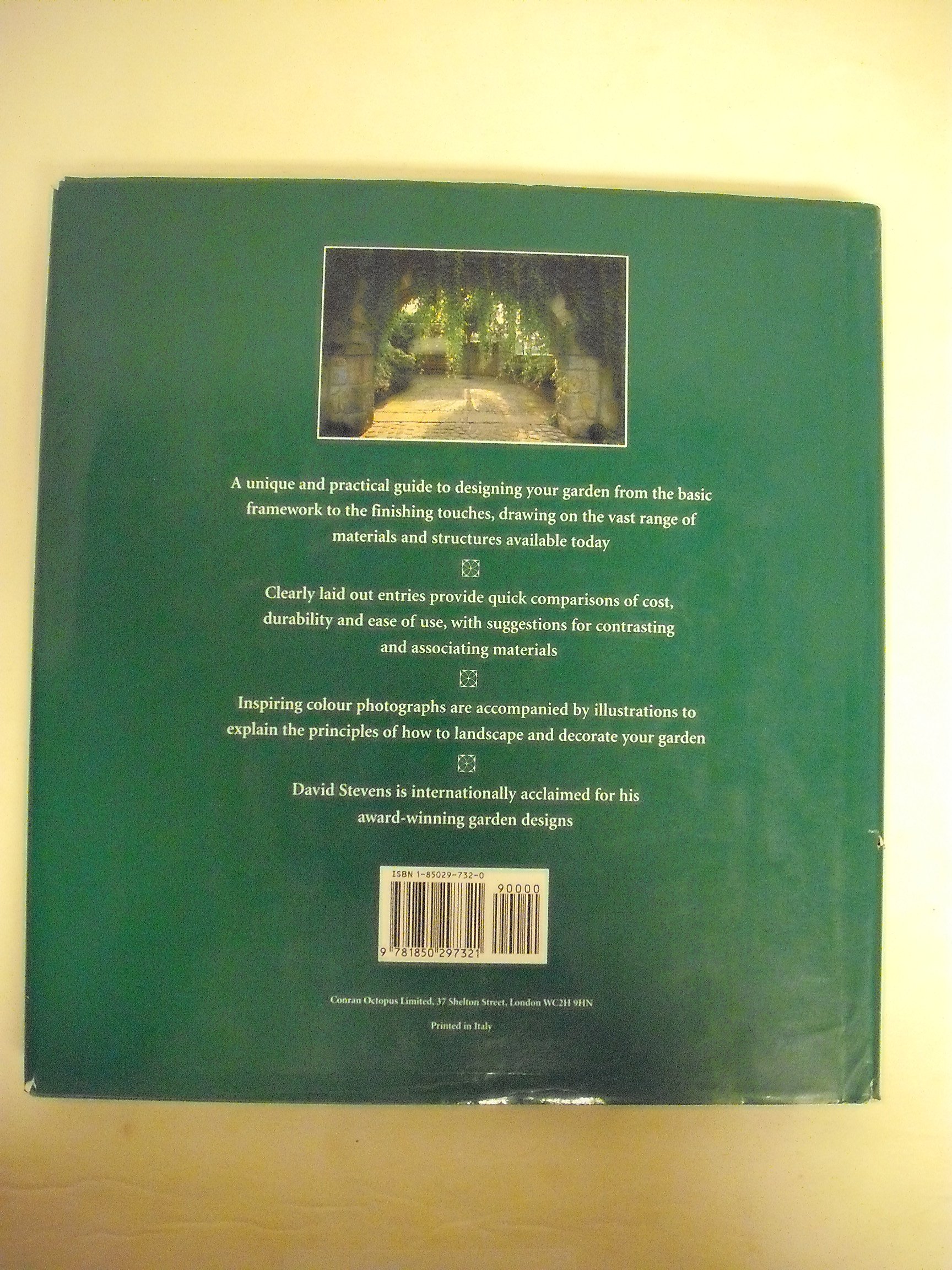 The Garden Design Sourcebook: Essential Guide to Garden Materials, Structures & Landscaping Ideas for Outdoor Spaces