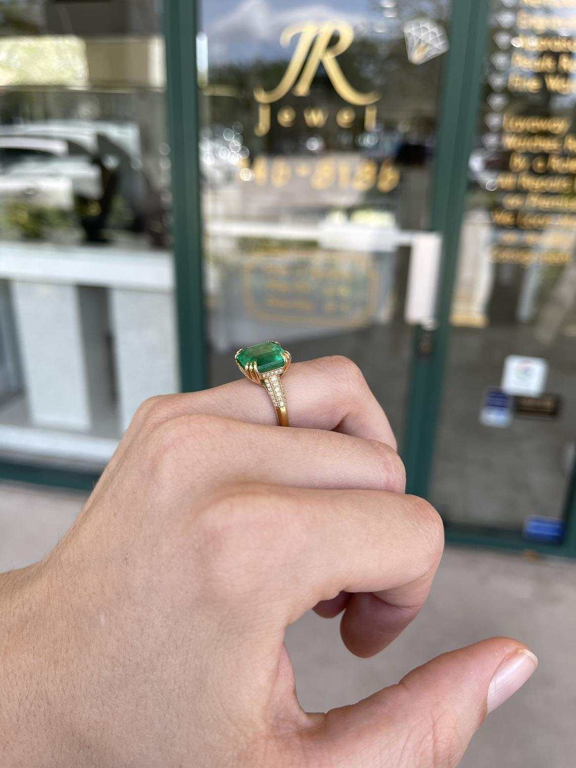 7.42tcw Emerald Solitaire Ring with Diamond Accents in 18K Gold - Elegant Statement Jewelry for Weddings, Parties & Special Occasions
