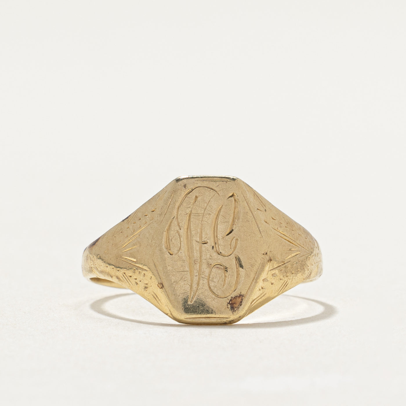10K Yellow Gold VG Initial Signet Ring for Men & Women - Size 5.5 - Personalized Monogram Jewelry Gift for Anniversary, Birthday & Special Occasions