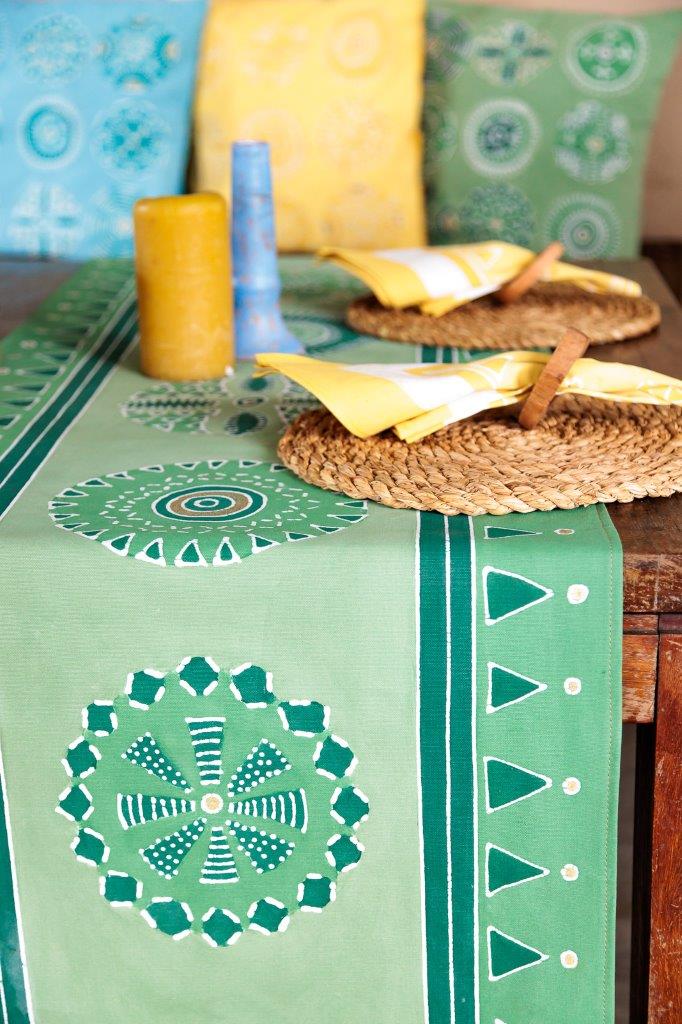 Kuosi Elegant Jade Green Table Runner - Perfect for Dining Room Decor, Wedding Centerpieces & Holiday Table Settings