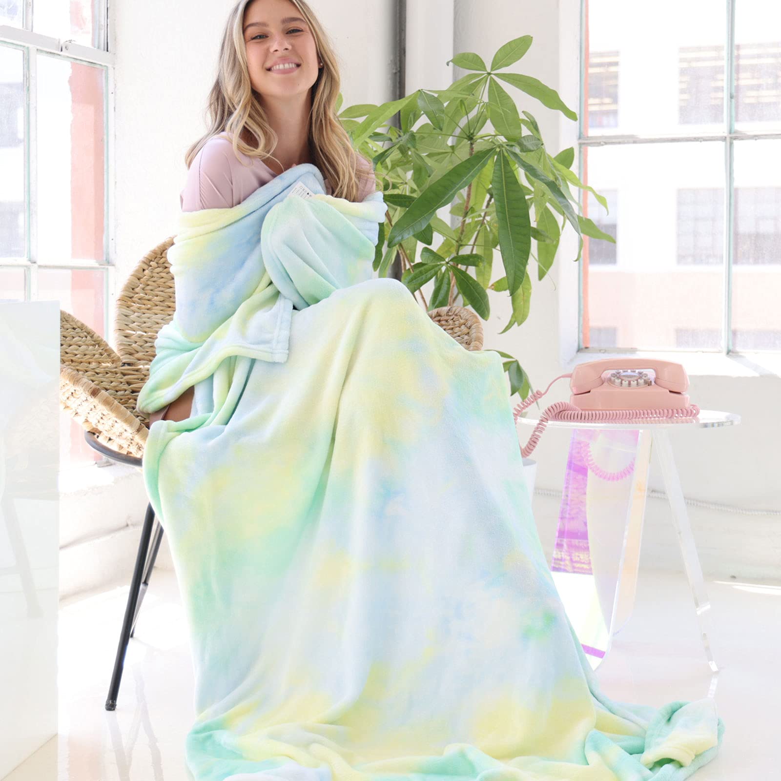 Rainbow Tie Dye Fleece Blanket - Soft & Warm Twin/Full Size Plush Blanket for Girls, Teens & Adults | Pastel Green Mint Decorative Throw | Perfect for Bedroom Decor, Sleepovers, Gifts & Cozy Nights