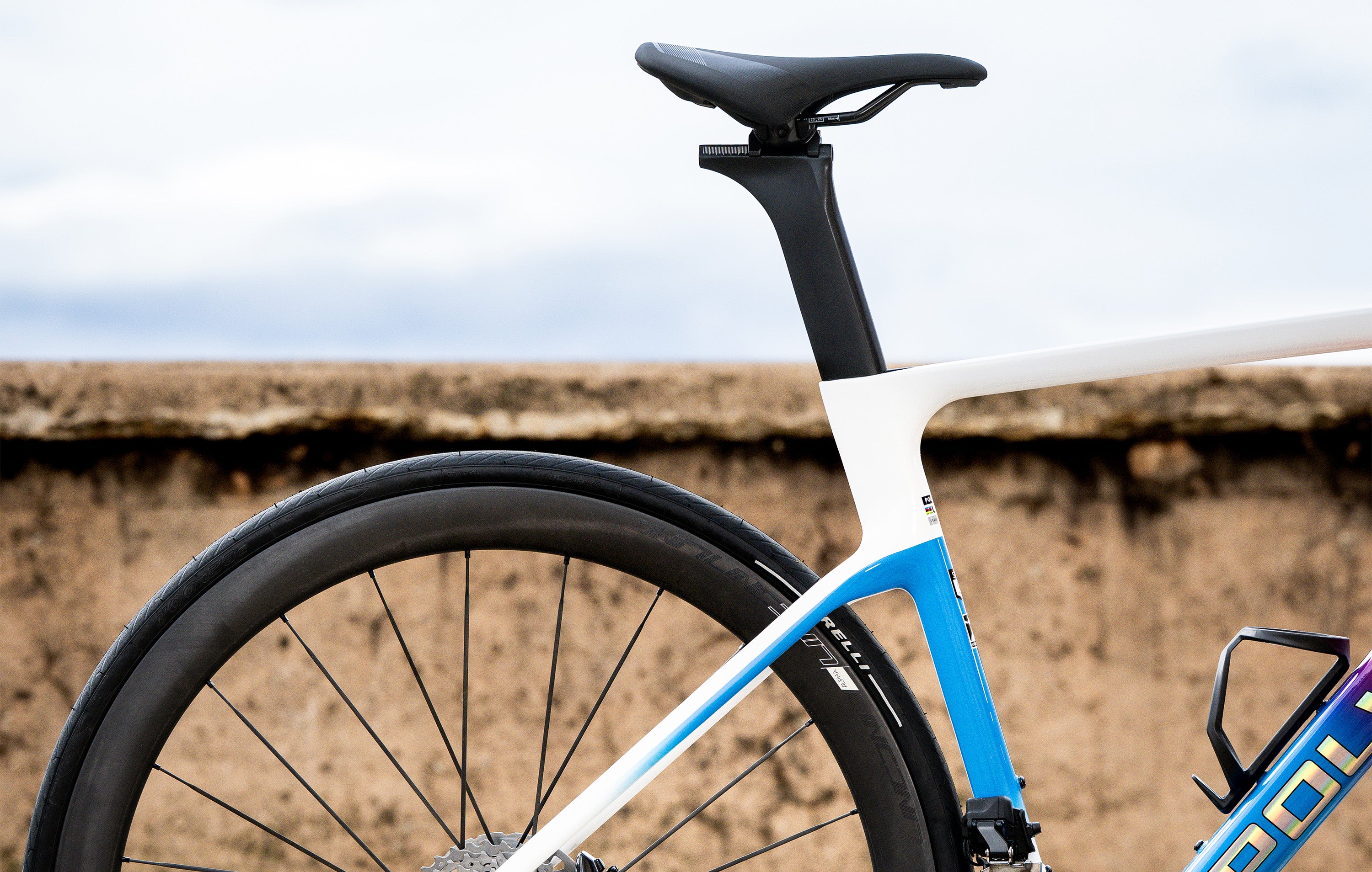 Polygon Helios A9 Dura Ace Di2 Carbon Road Bike - Lightweight Racing Bicycle for Competitive Cyclists | Perfect for Road Racing, Endurance Rides & Training