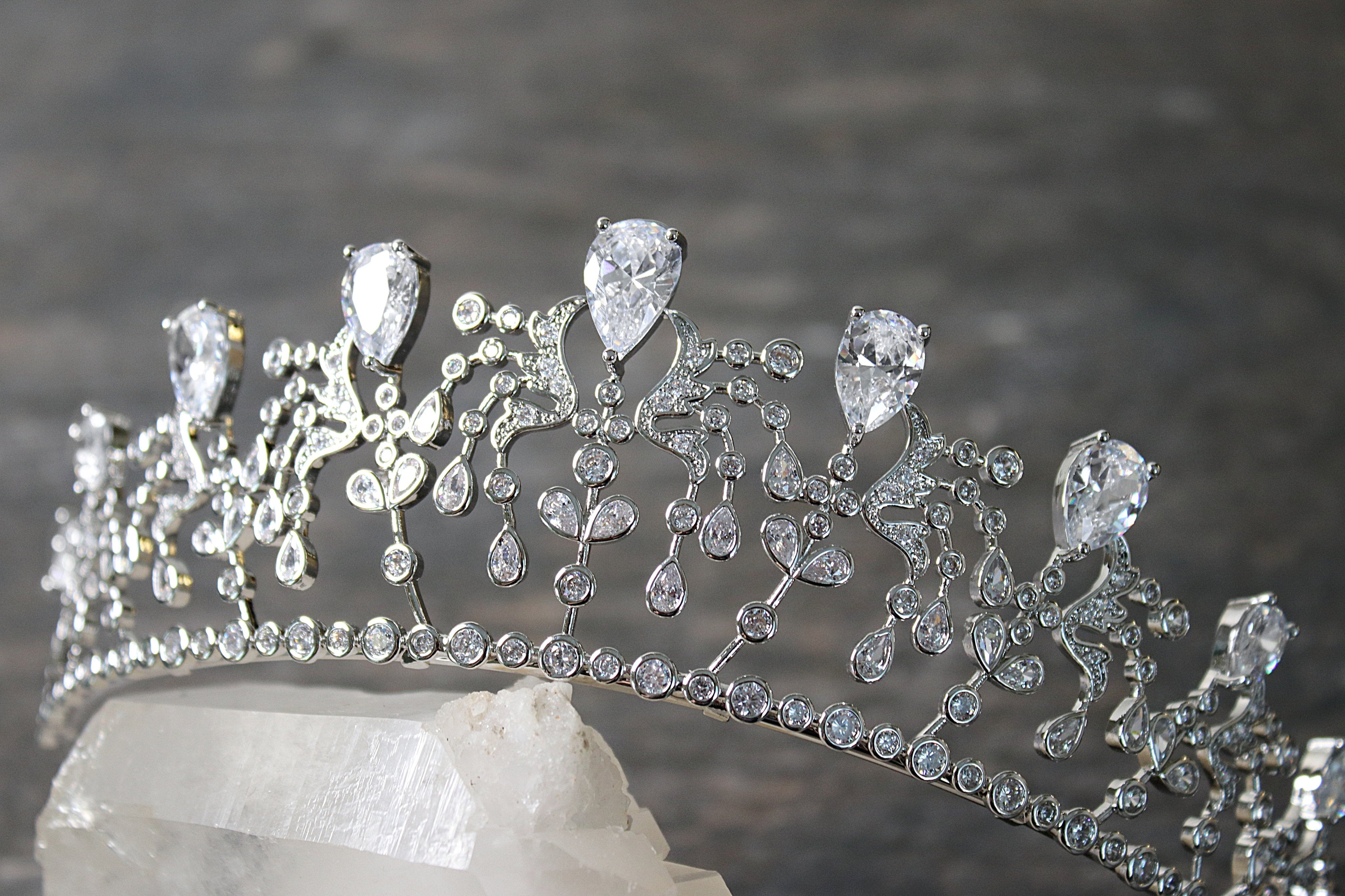 EFFIE Bridal Tiara - Elegant Wedding Hair Accessory for Brides, Bridesmaids & Flower Girls | Perfect for Weddings, Prom & Special Occasions