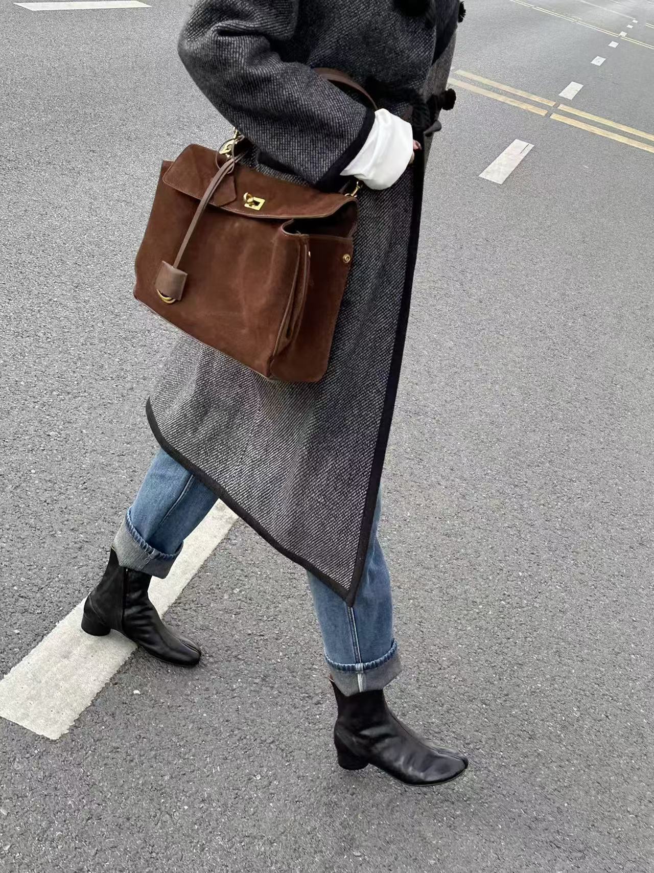 Premium Genuine Leather Shoulder Bag for Women - Fashionable Crossbody Purse with Adjustable Strap - Perfect for Work, Travel & Everyday Use