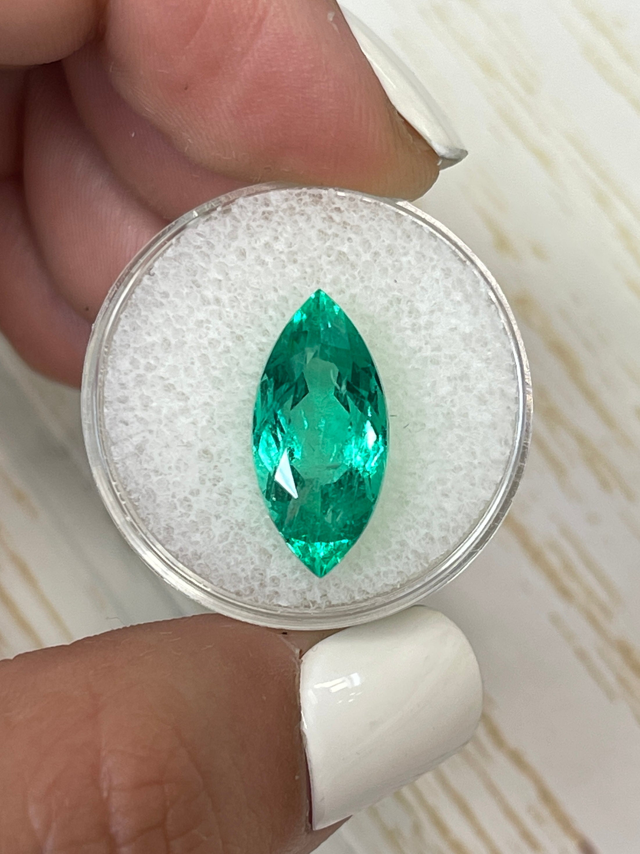 6.84 Carat 18.5x9mm Natural Colombian Green Emerald Marquise Cut Loose Gemstone for Jewelry Making - Perfect for Engagement Rings, Pendants & Earrings