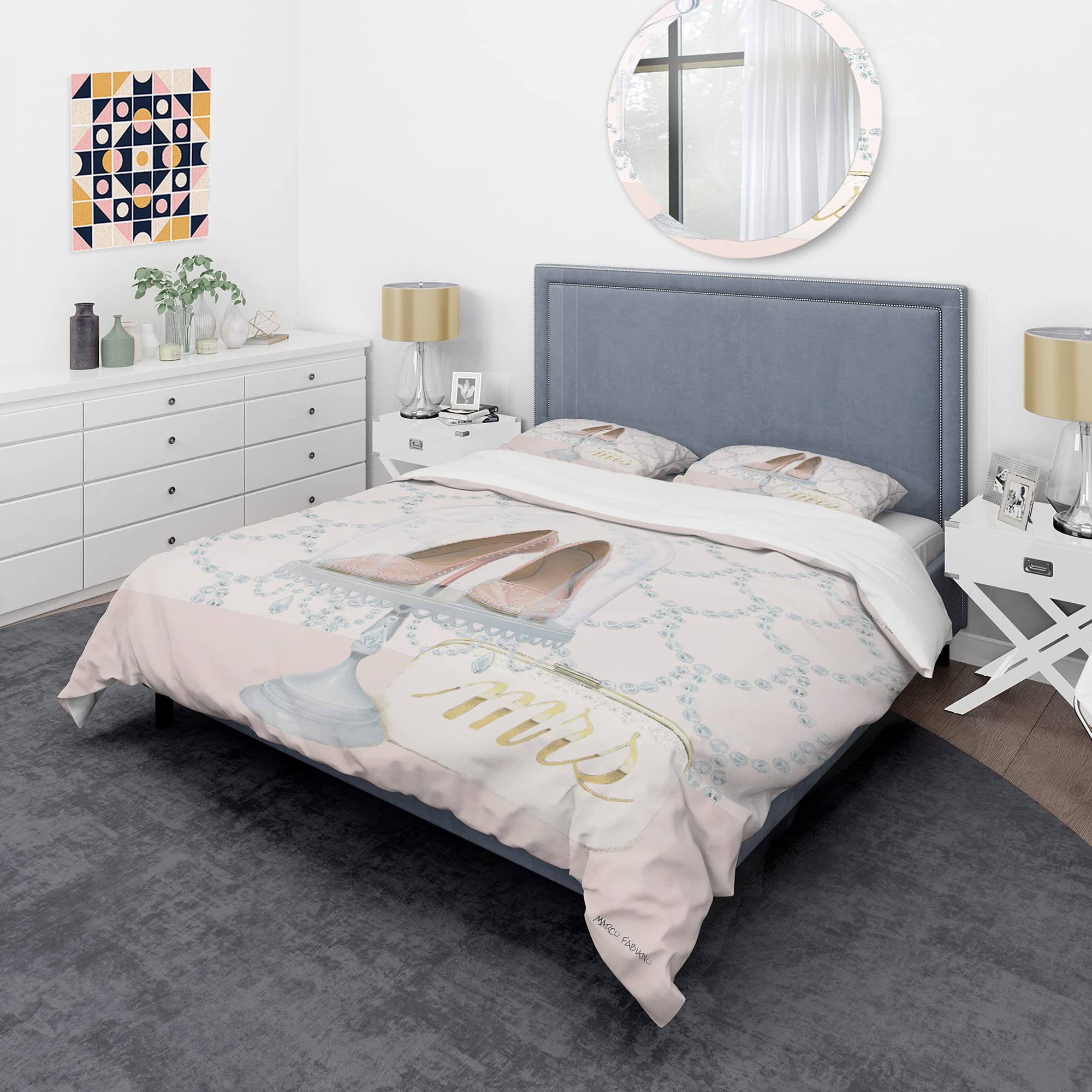 DesignQ Fashion and Glam Shoes | Traditional Beige Queen Duvet Cover Set - 3 Piece All Season Bedding Collection | Perfect for Master Bedroom, Guest Room & Cozy Home Decor