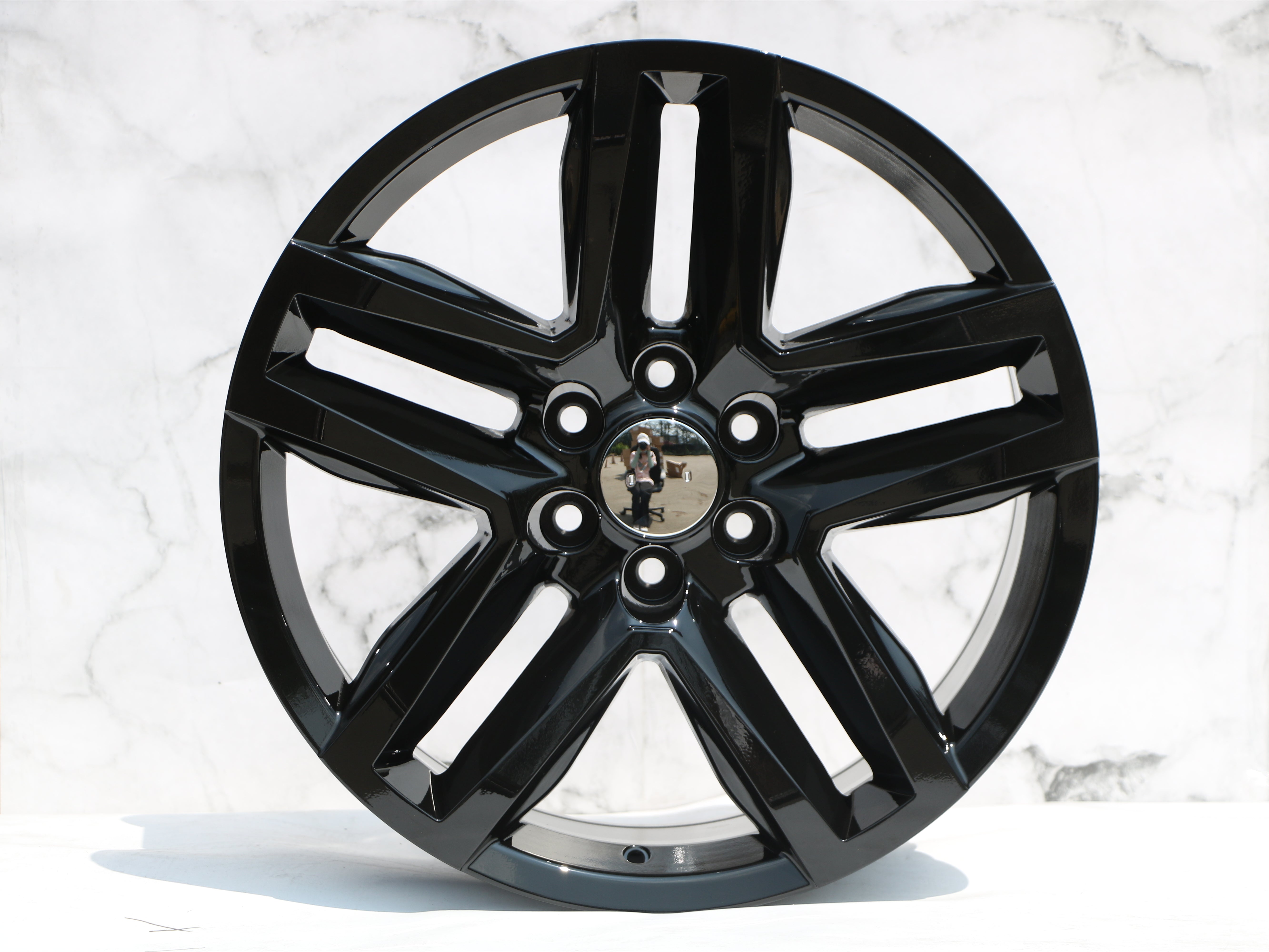 22-Inch Chrome Wheels for Chevy Tahoe Silverado Suburban Avalanche & GMC Yukon Denali Sierra - Perfect for Off-Roading, Street Driving & Custom Car Upgrades